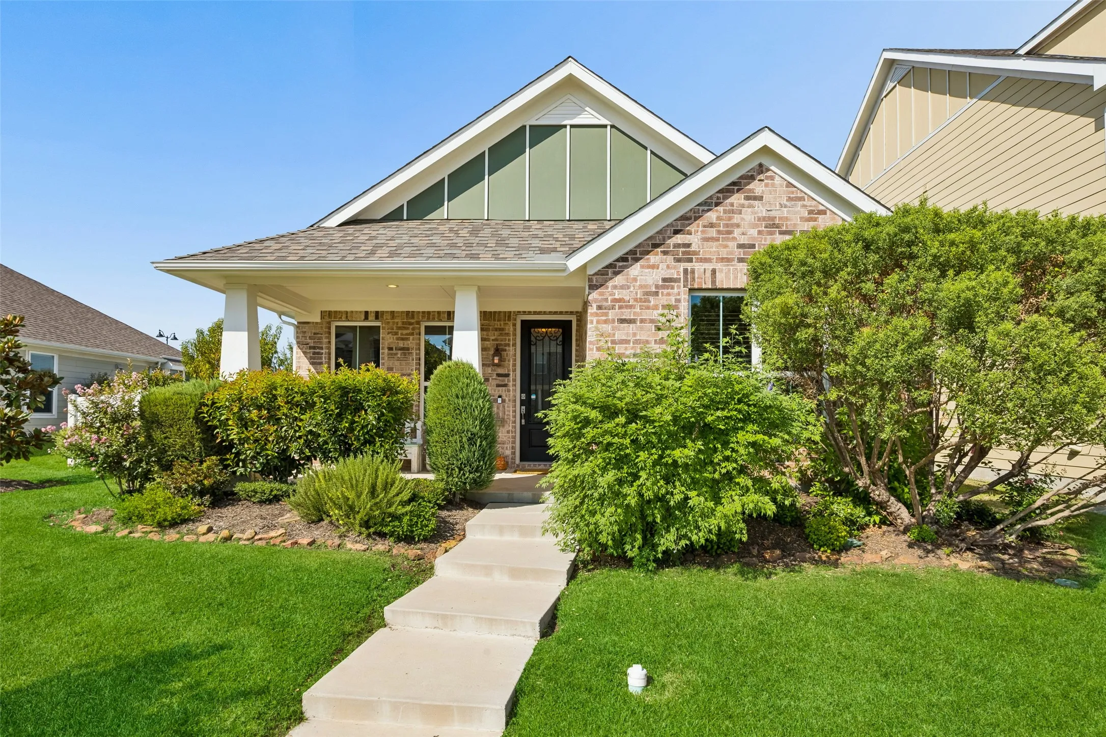 Single Family Residence For Sale in Denton County , 1409 Ellis Lane, Aubrey, Texas 76227, 3 Bedroom, 2 Bathroom, 2 Garage spaces, 1,456 Sqft, built in 2018, mls#21400931, Real Estate Agent in Aubrey, Homes For Sale in Denton county, Homes For Sale in Aubrey, Realtor in Aubrey Texas, Real Estate Brokerage Independent Realty Texas, Luminita Cordes Realtor