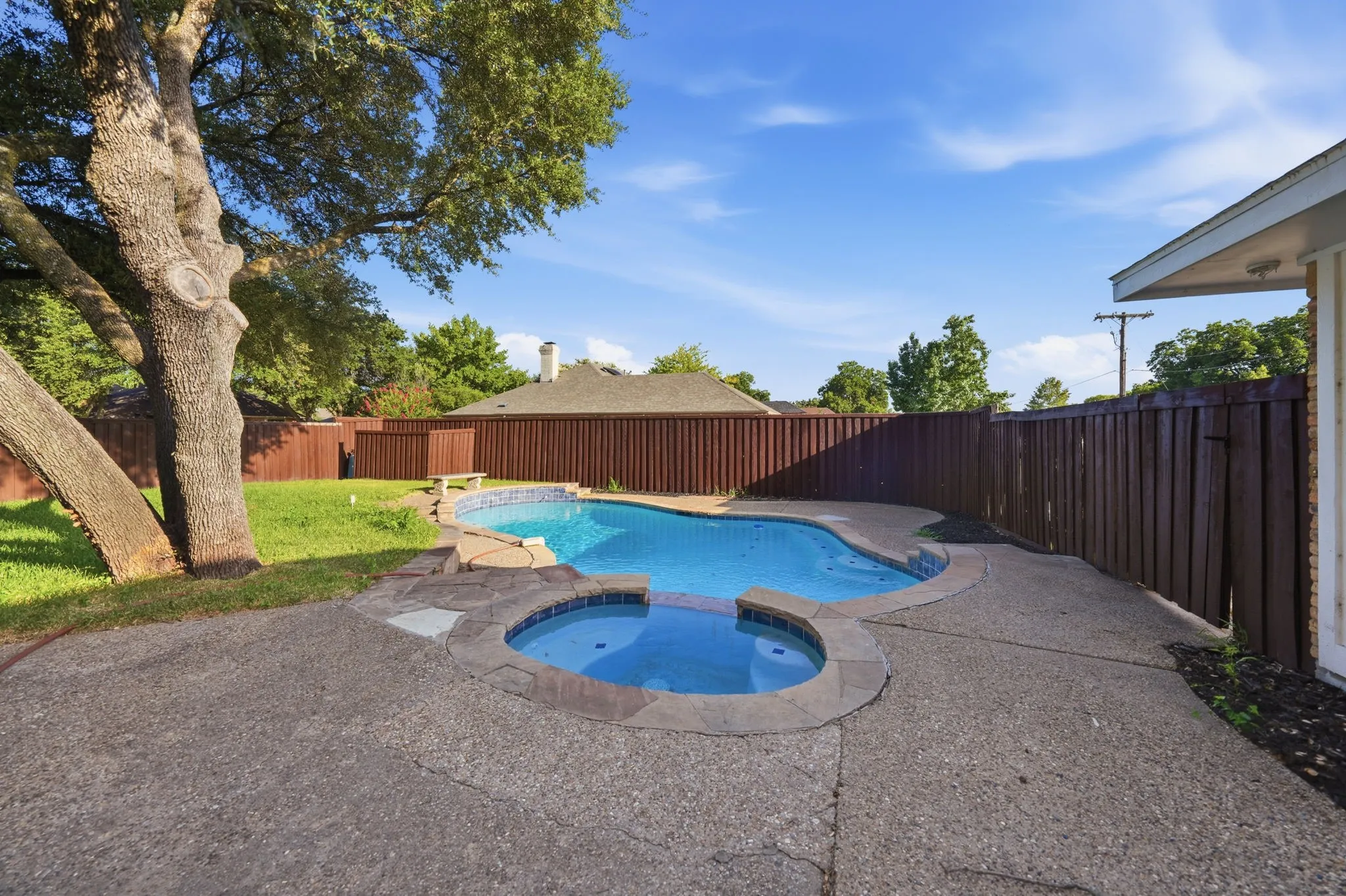 Single Family Residence For Sale in Dallas County , 3718 Thornhill Way, Rowlett, Texas 75088, 4 Bedroom, 3 Bathroom, 2 Garage spaces, 2,218 Sqft, built in 1983, mls#21405897, Real Estate Agent in Rowlett, Homes For Sale in Dallas county, Homes For Sale in Rowlett, Realtor in Rowlett Texas, Real Estate Brokerage Independent Realty Texas, Luminita Cordes Realtor