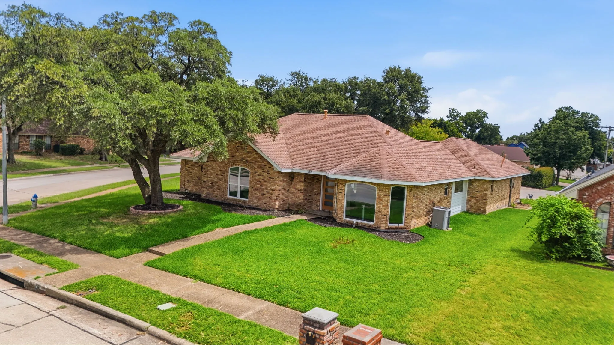 Single Family Residence For Sale in Dallas County , 3718 Thornhill Way, Rowlett, Texas 75088, 4 Bedroom, 3 Bathroom, 2 Garage spaces, 2,218 Sqft, built in 1983, mls#21405897, Real Estate Agent in Rowlett, Homes For Sale in Dallas county, Homes For Sale in Rowlett, Realtor in Rowlett Texas, Real Estate Brokerage Independent Realty Texas, Luminita Cordes Realtor