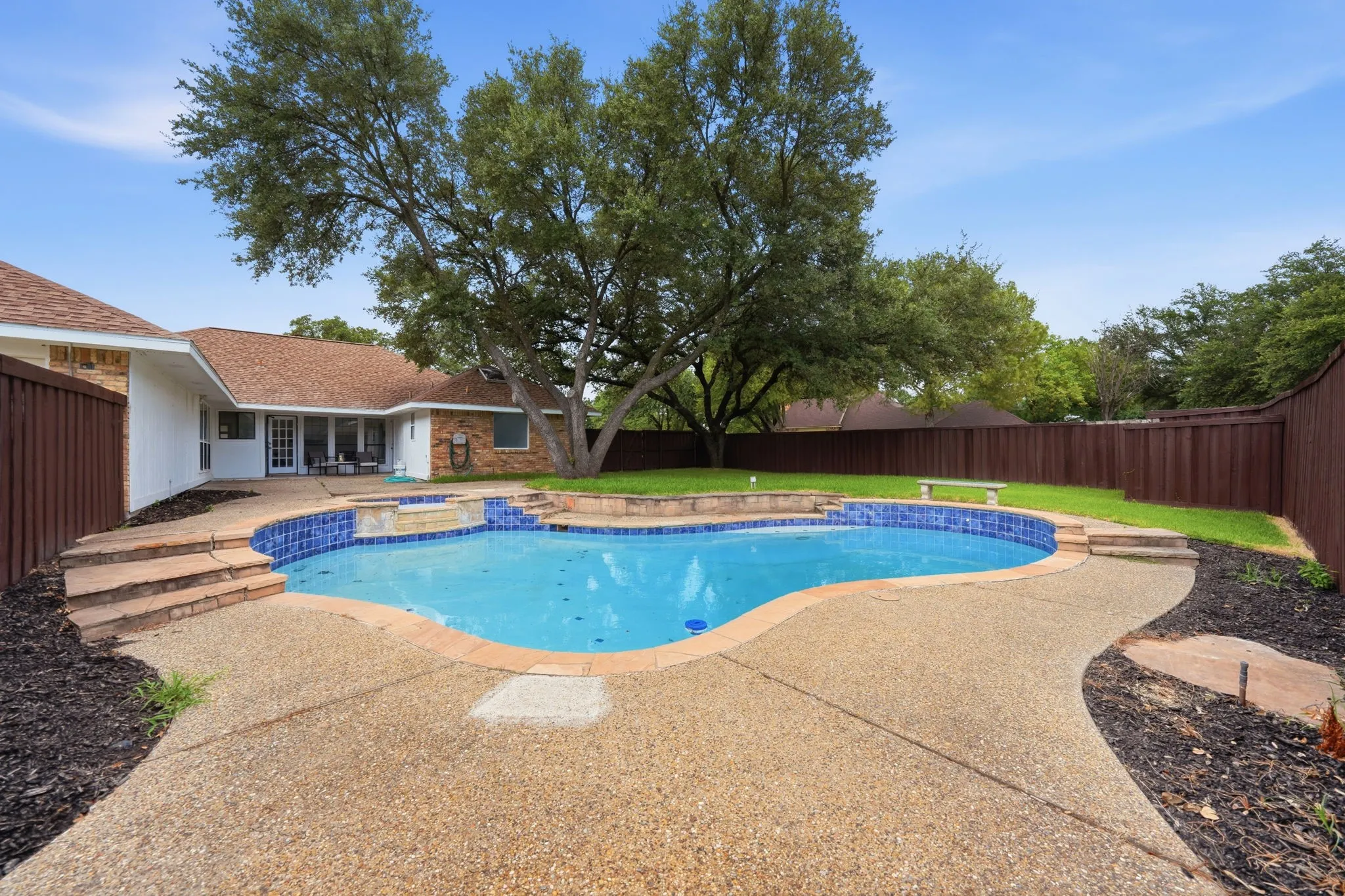Single Family Residence For Sale in Dallas County , 3718 Thornhill Way, Rowlett, Texas 75088, 4 Bedroom, 3 Bathroom, 2 Garage spaces, 2,218 Sqft, built in 1983, mls#21405897, Real Estate Agent in Rowlett, Homes For Sale in Dallas county, Homes For Sale in Rowlett, Realtor in Rowlett Texas, Real Estate Brokerage Independent Realty Texas, Luminita Cordes Realtor