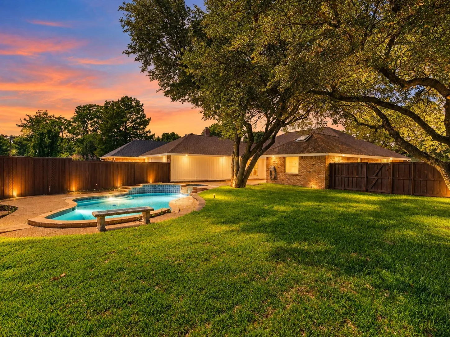 Single Family Residence For Sale in Dallas County , 3718 Thornhill Way, Rowlett, Texas 75088, 4 Bedroom, 3 Bathroom, 2 Garage spaces, 2,218 Sqft, built in 1983, mls#21405897, Real Estate Agent in Rowlett, Homes For Sale in Dallas county, Homes For Sale in Rowlett, Realtor in Rowlett Texas, Real Estate Brokerage Independent Realty Texas, Luminita Cordes Realtor
