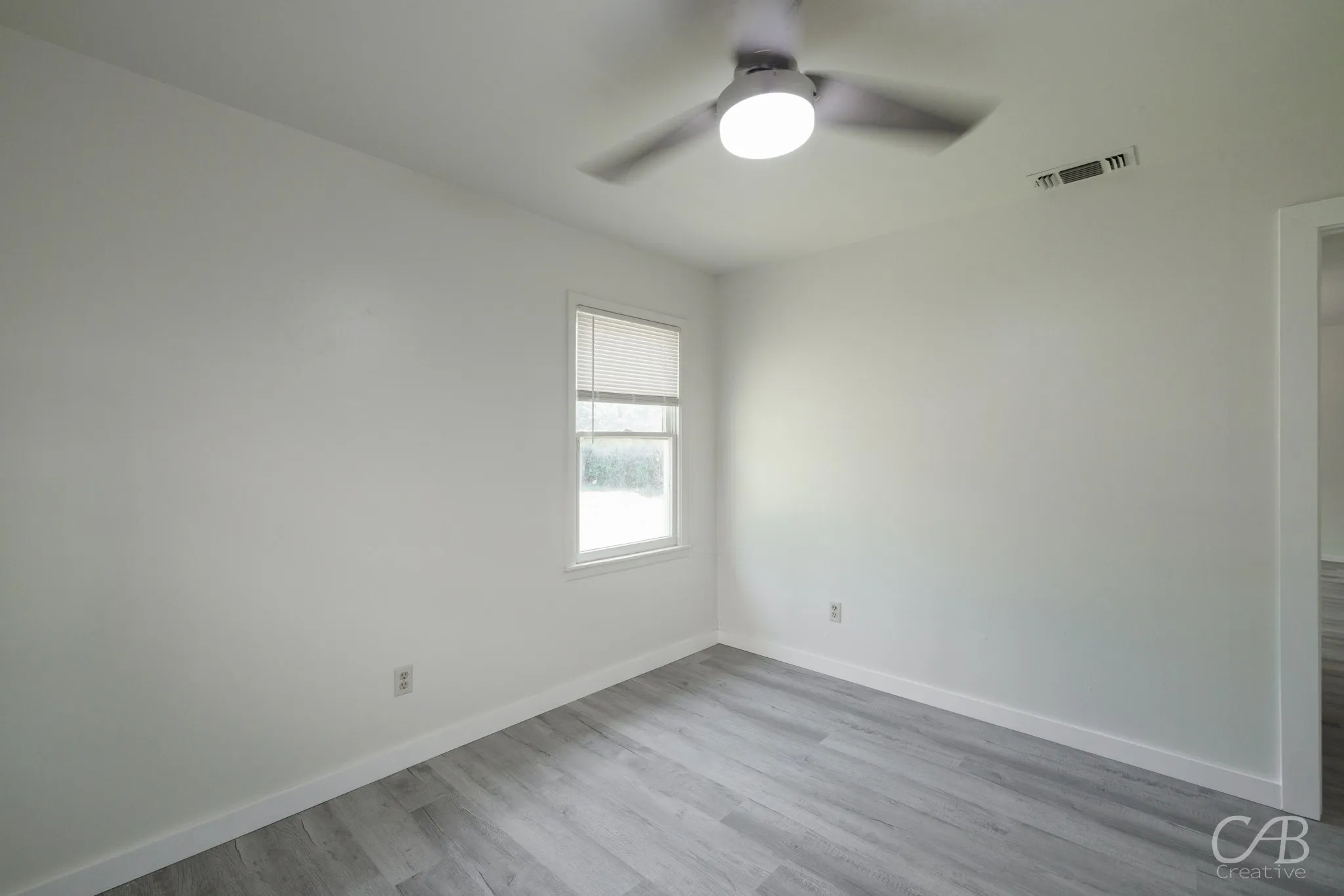 Single Family Residence For Rent in Taylor County , 2121 Parramore Street, Abilene, Texas 79603, 3 Bedroom, 1 Bathroom, 1 Garage spaces, 998 Sqft, built in 1954, mls#21405881, Real Estate Agent in Abilene, Homes For Rent in Taylor county, Homes For Rent in Abilene, Realtor in Abilene Texas, Real Estate Brokerage Independent Realty Texas, Luminita Cordes Realtor