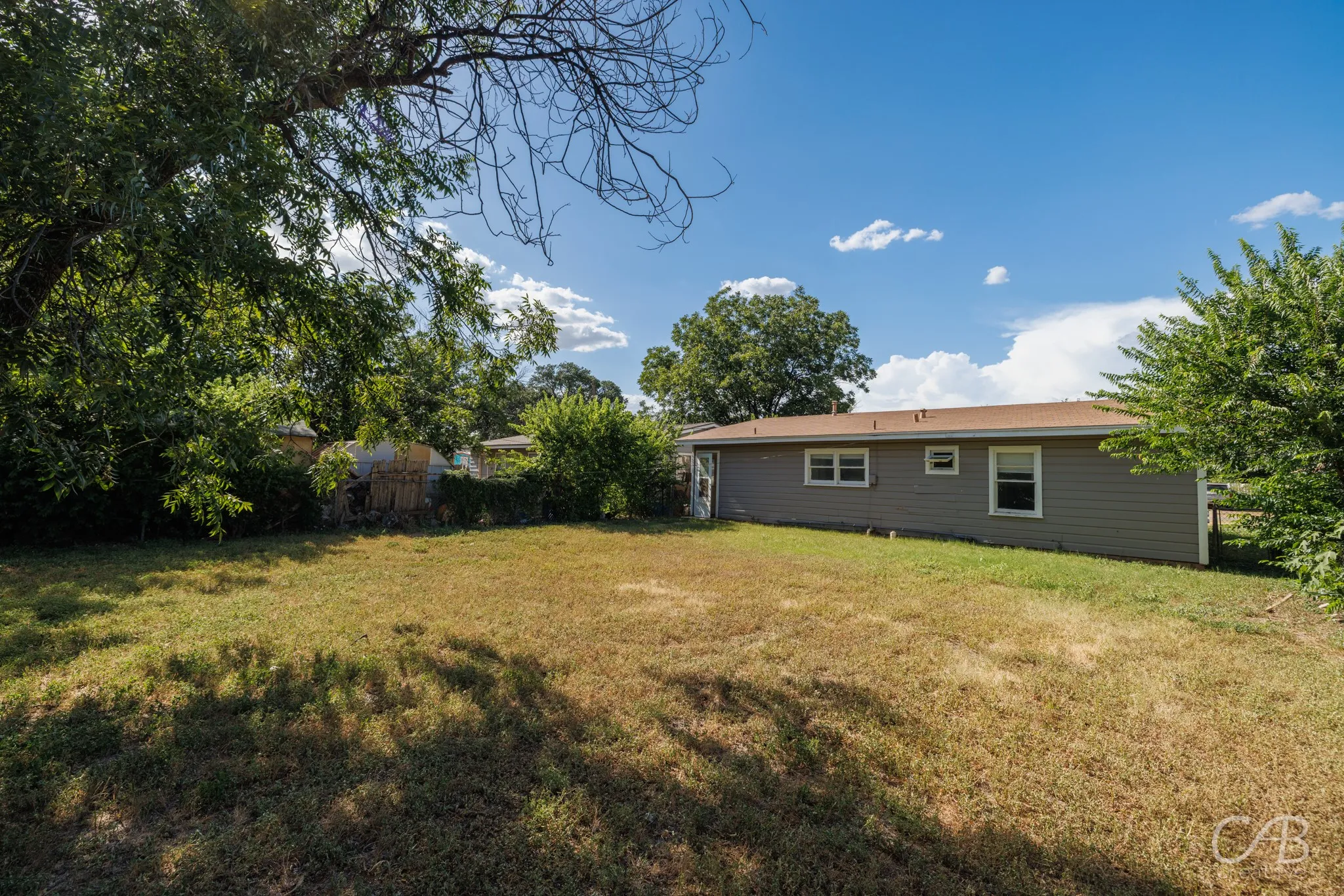 Single Family Residence For Rent in Taylor County , 2121 Parramore Street, Abilene, Texas 79603, 3 Bedroom, 1 Bathroom, 1 Garage spaces, 998 Sqft, built in 1954, mls#21405881, Real Estate Agent in Abilene, Homes For Rent in Taylor county, Homes For Rent in Abilene, Realtor in Abilene Texas, Real Estate Brokerage Independent Realty Texas, Luminita Cordes Realtor