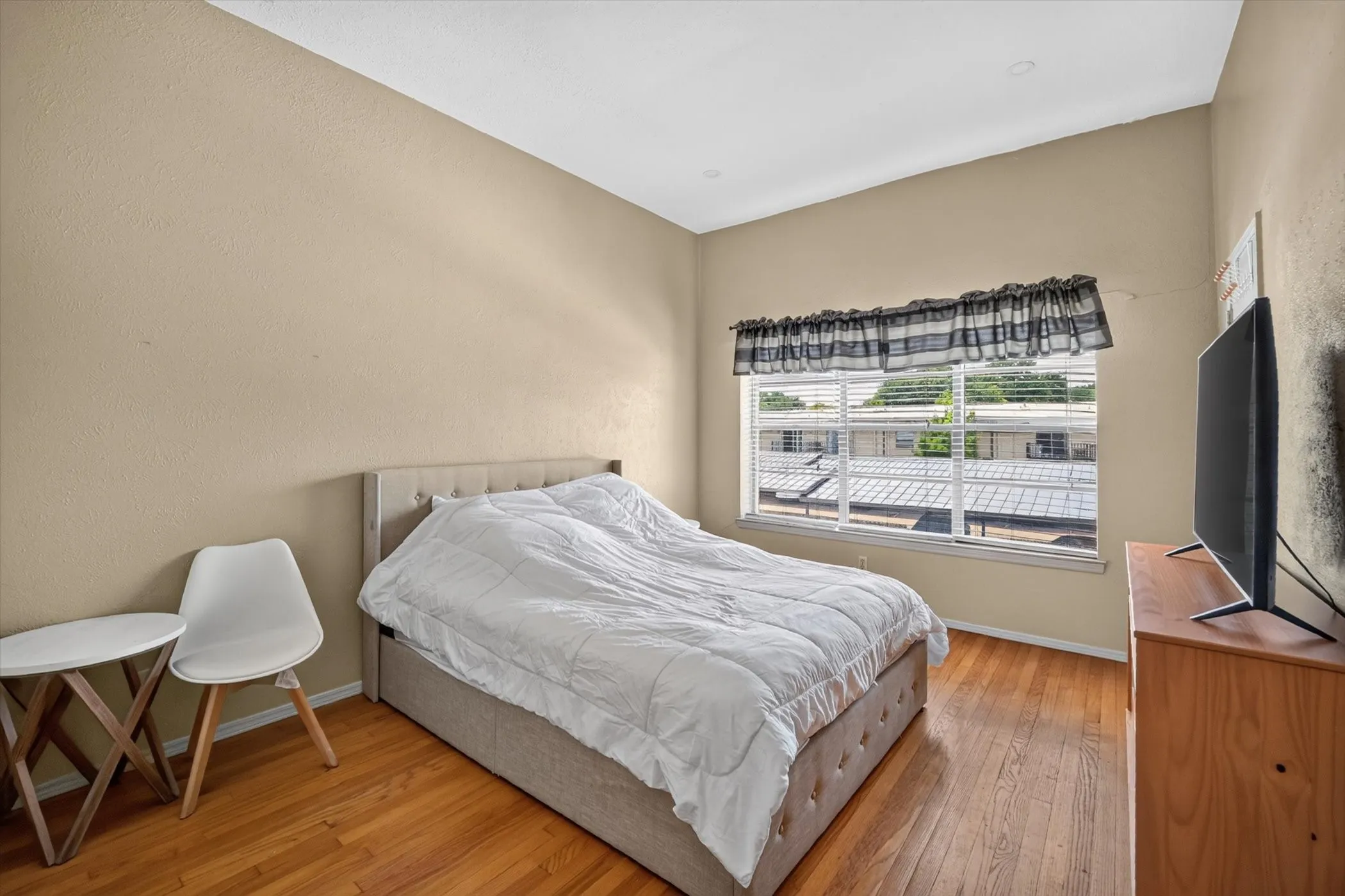 Condominium For Sale in Dallas County , 10437 High Hollows Drive 220, Dallas, Texas 75230, 2 Bedroom, 3 Bathroom, Garage spaces, 1,632 Sqft, built in 1969, mls#21405934, Real Estate Agent in Dallas, Homes For Sale in Dallas county, Homes For Sale in Dallas, Realtor in Dallas Texas, Real Estate Brokerage Independent Realty Texas, Luminita Cordes Realtor