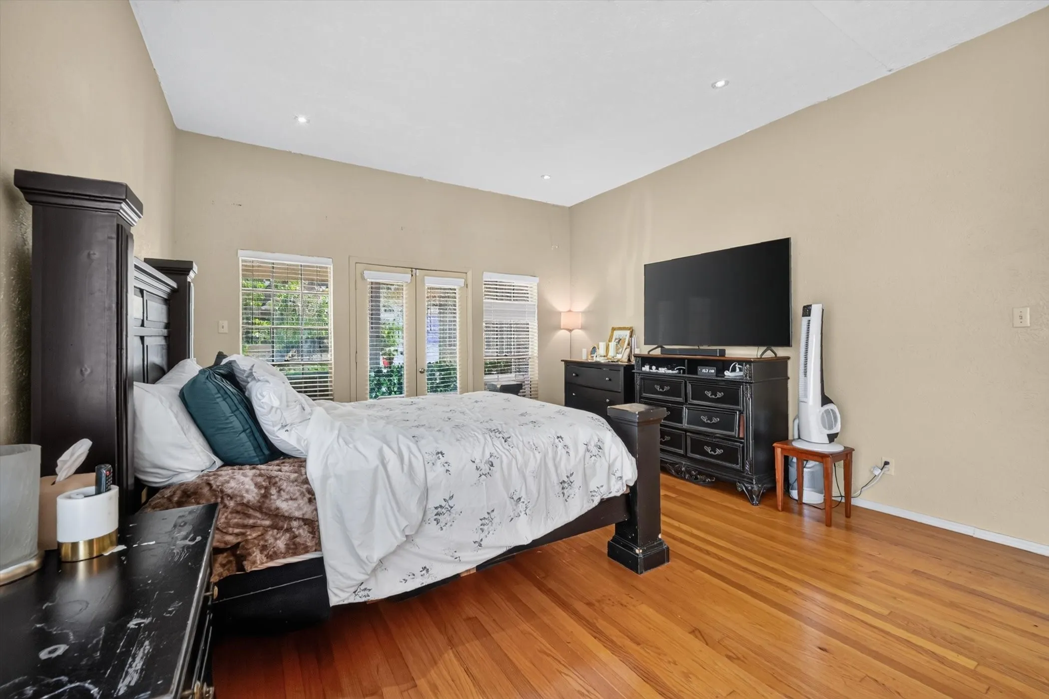 Condominium For Sale in Dallas County , 10437 High Hollows Drive 220, Dallas, Texas 75230, 2 Bedroom, 3 Bathroom, Garage spaces, 1,632 Sqft, built in 1969, mls#21405934, Real Estate Agent in Dallas, Homes For Sale in Dallas county, Homes For Sale in Dallas, Realtor in Dallas Texas, Real Estate Brokerage Independent Realty Texas, Luminita Cordes Realtor