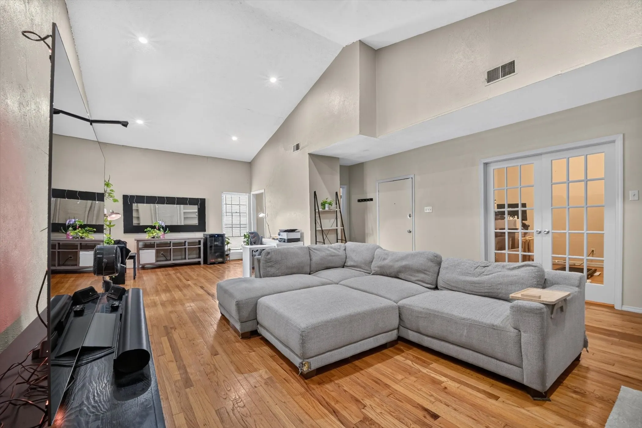 Condominium For Sale in Dallas County , 10437 High Hollows Drive 220, Dallas, Texas 75230, 2 Bedroom, 3 Bathroom, Garage spaces, 1,632 Sqft, built in 1969, mls#21405934, Real Estate Agent in Dallas, Homes For Sale in Dallas county, Homes For Sale in Dallas, Realtor in Dallas Texas, Real Estate Brokerage Independent Realty Texas, Luminita Cordes Realtor