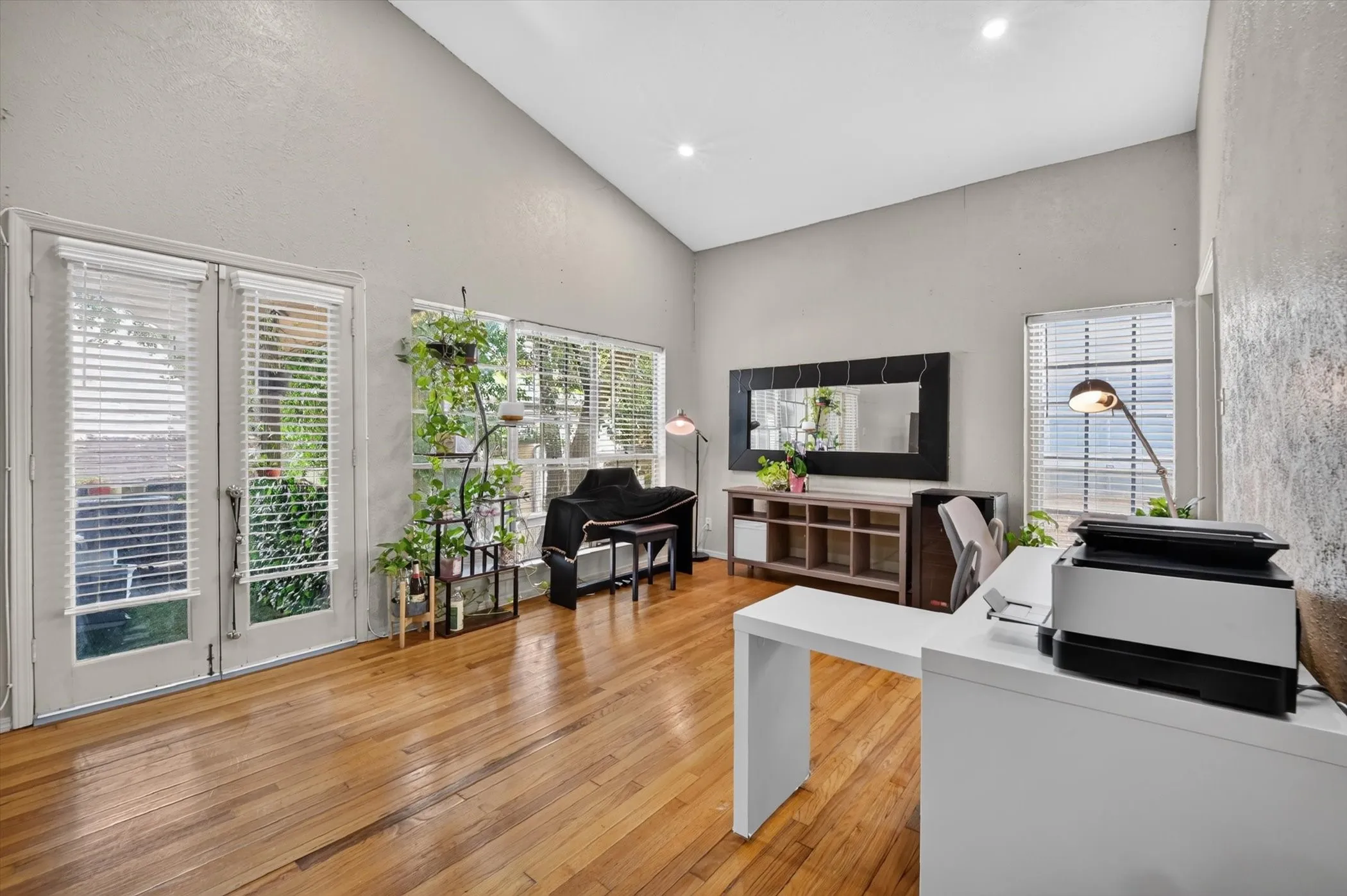 Condominium For Sale in Dallas County , 10437 High Hollows Drive 220, Dallas, Texas 75230, 2 Bedroom, 3 Bathroom, Garage spaces, 1,632 Sqft, built in 1969, mls#21405934, Real Estate Agent in Dallas, Homes For Sale in Dallas county, Homes For Sale in Dallas, Realtor in Dallas Texas, Real Estate Brokerage Independent Realty Texas, Luminita Cordes Realtor