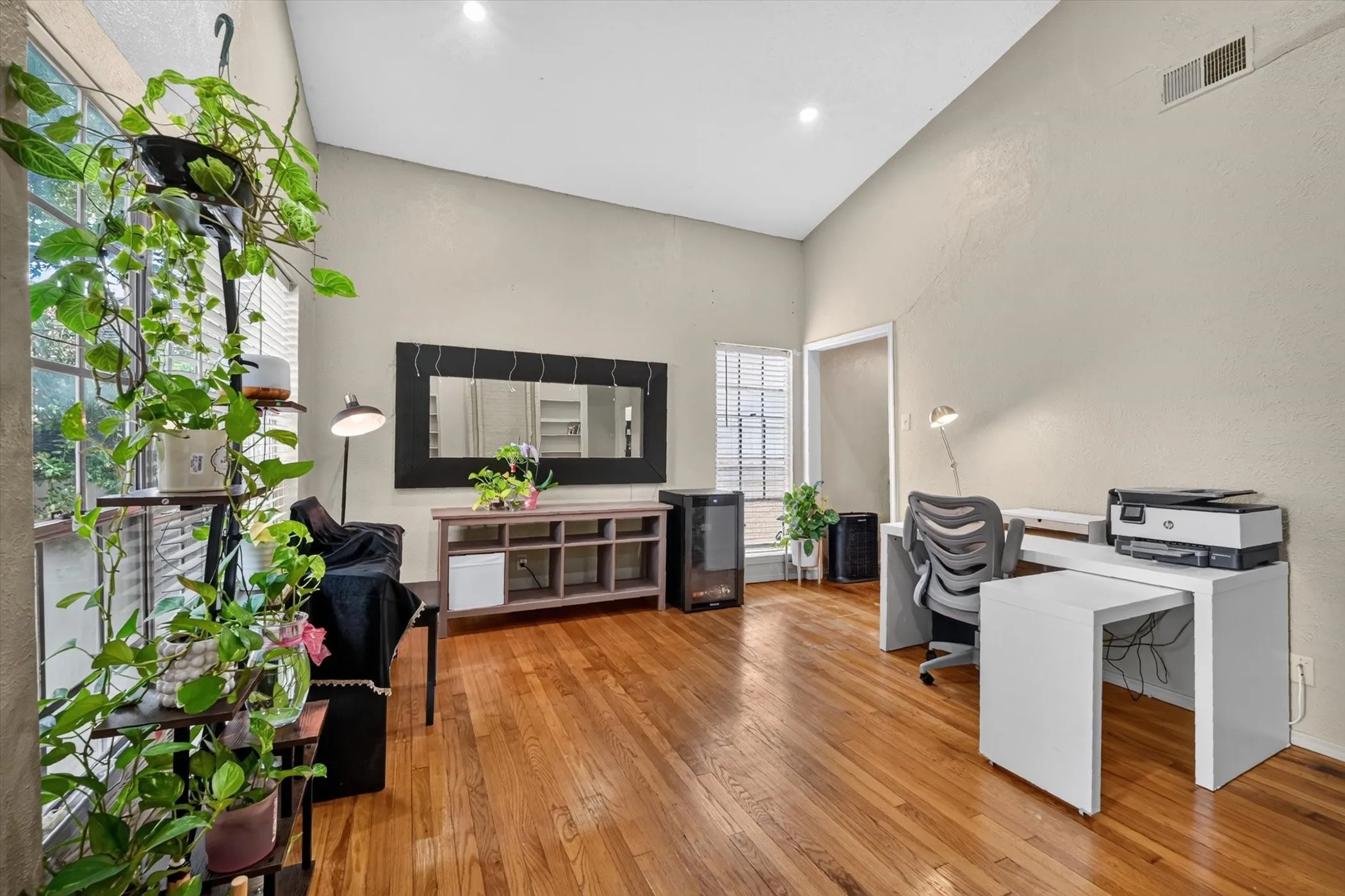 Condominium For Sale in Dallas County , 10437 High Hollows Drive 220, Dallas, Texas 75230, 2 Bedroom, 3 Bathroom, Garage spaces, 1,632 Sqft, built in 1969, mls#21405934, Real Estate Agent in Dallas, Homes For Sale in Dallas county, Homes For Sale in Dallas, Realtor in Dallas Texas, Real Estate Brokerage Independent Realty Texas, Luminita Cordes Realtor