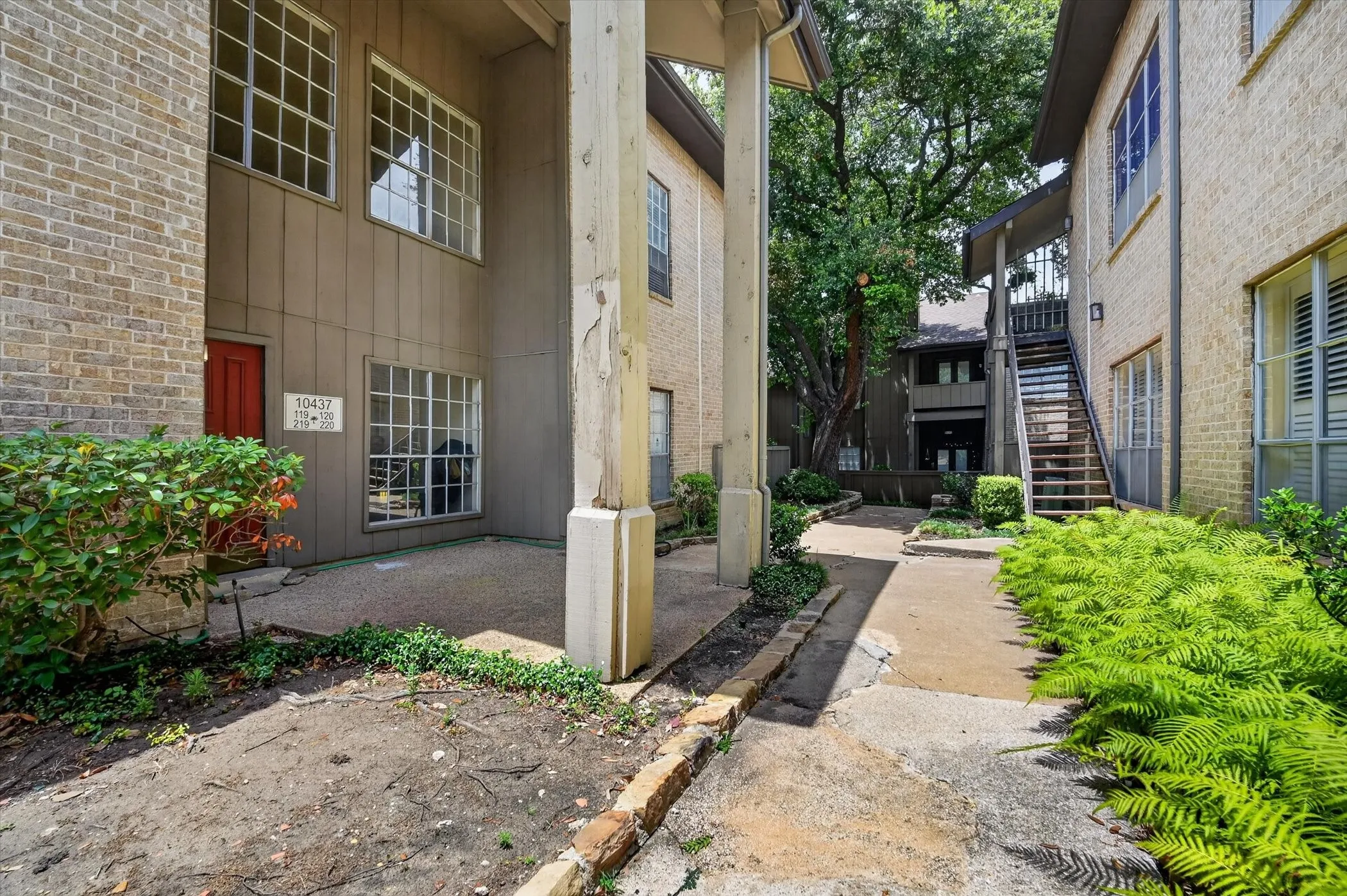 Condominium For Sale in Dallas County , 10437 High Hollows Drive 220, Dallas, Texas 75230, 2 Bedroom, 3 Bathroom, Garage spaces, 1,632 Sqft, built in 1969, mls#21405934, Real Estate Agent in Dallas, Homes For Sale in Dallas county, Homes For Sale in Dallas, Realtor in Dallas Texas, Real Estate Brokerage Independent Realty Texas, Luminita Cordes Realtor