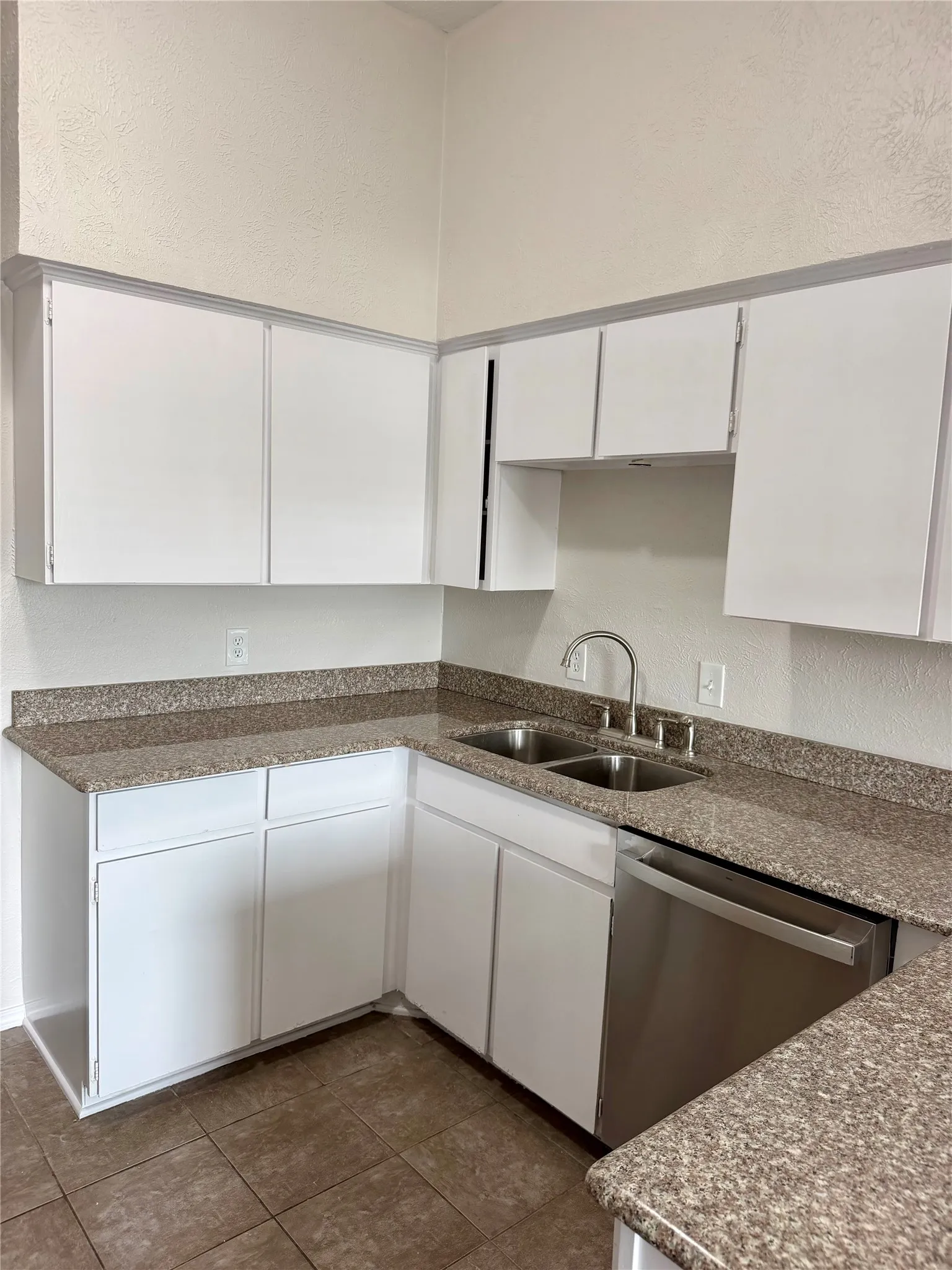 Condominium For Sale in Dallas County , 10437 High Hollows Drive 220, Dallas, Texas 75230, 2 Bedroom, 3 Bathroom, Garage spaces, 1,632 Sqft, built in 1969, mls#21405934, Real Estate Agent in Dallas, Homes For Sale in Dallas county, Homes For Sale in Dallas, Realtor in Dallas Texas, Real Estate Brokerage Independent Realty Texas, Luminita Cordes Realtor