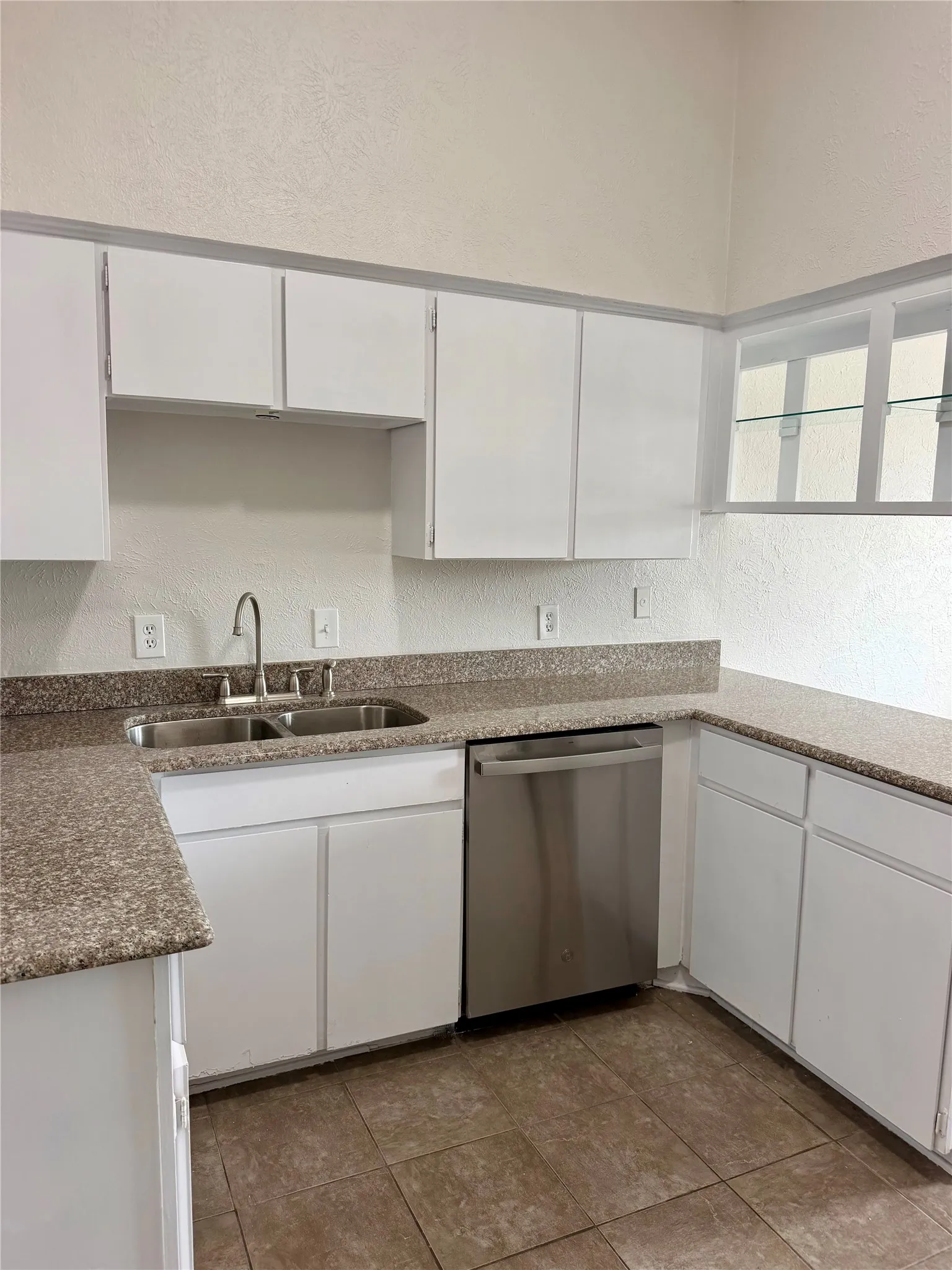 Condominium For Sale in Dallas County , 10437 High Hollows Drive 220, Dallas, Texas 75230, 2 Bedroom, 3 Bathroom, Garage spaces, 1,632 Sqft, built in 1969, mls#21405934, Real Estate Agent in Dallas, Homes For Sale in Dallas county, Homes For Sale in Dallas, Realtor in Dallas Texas, Real Estate Brokerage Independent Realty Texas, Luminita Cordes Realtor