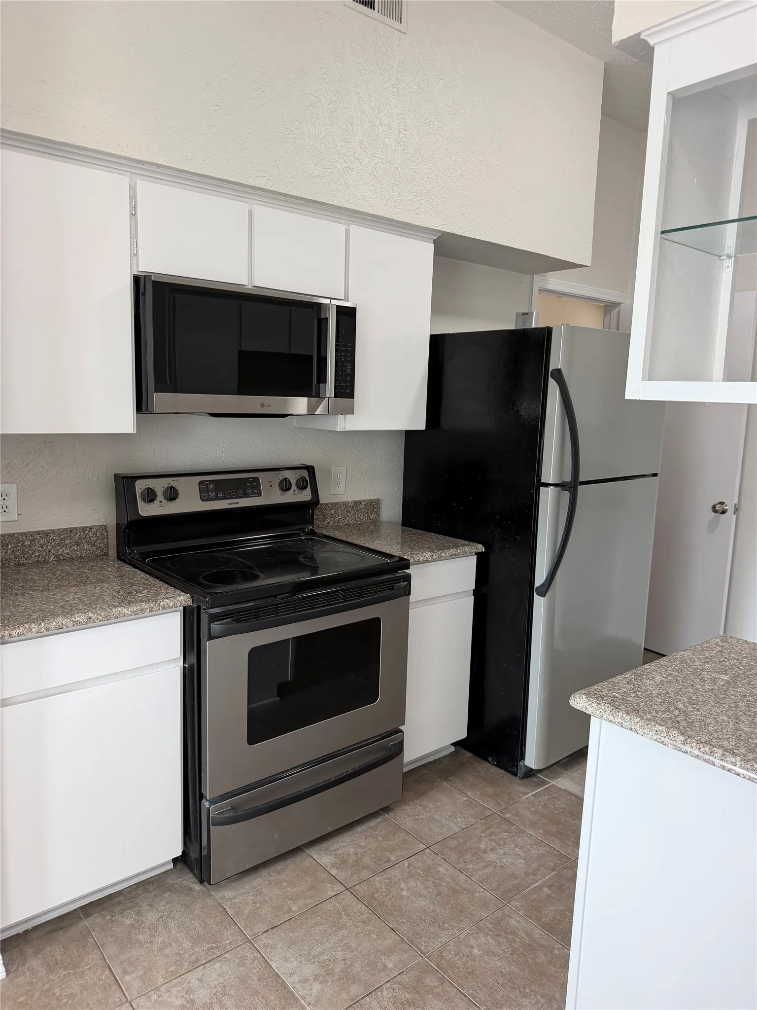 Condominium For Sale in Dallas County , 10437 High Hollows Drive 220, Dallas, Texas 75230, 2 Bedroom, 3 Bathroom, Garage spaces, 1,632 Sqft, built in 1969, mls#21405934, Real Estate Agent in Dallas, Homes For Sale in Dallas county, Homes For Sale in Dallas, Realtor in Dallas Texas, Real Estate Brokerage Independent Realty Texas, Luminita Cordes Realtor