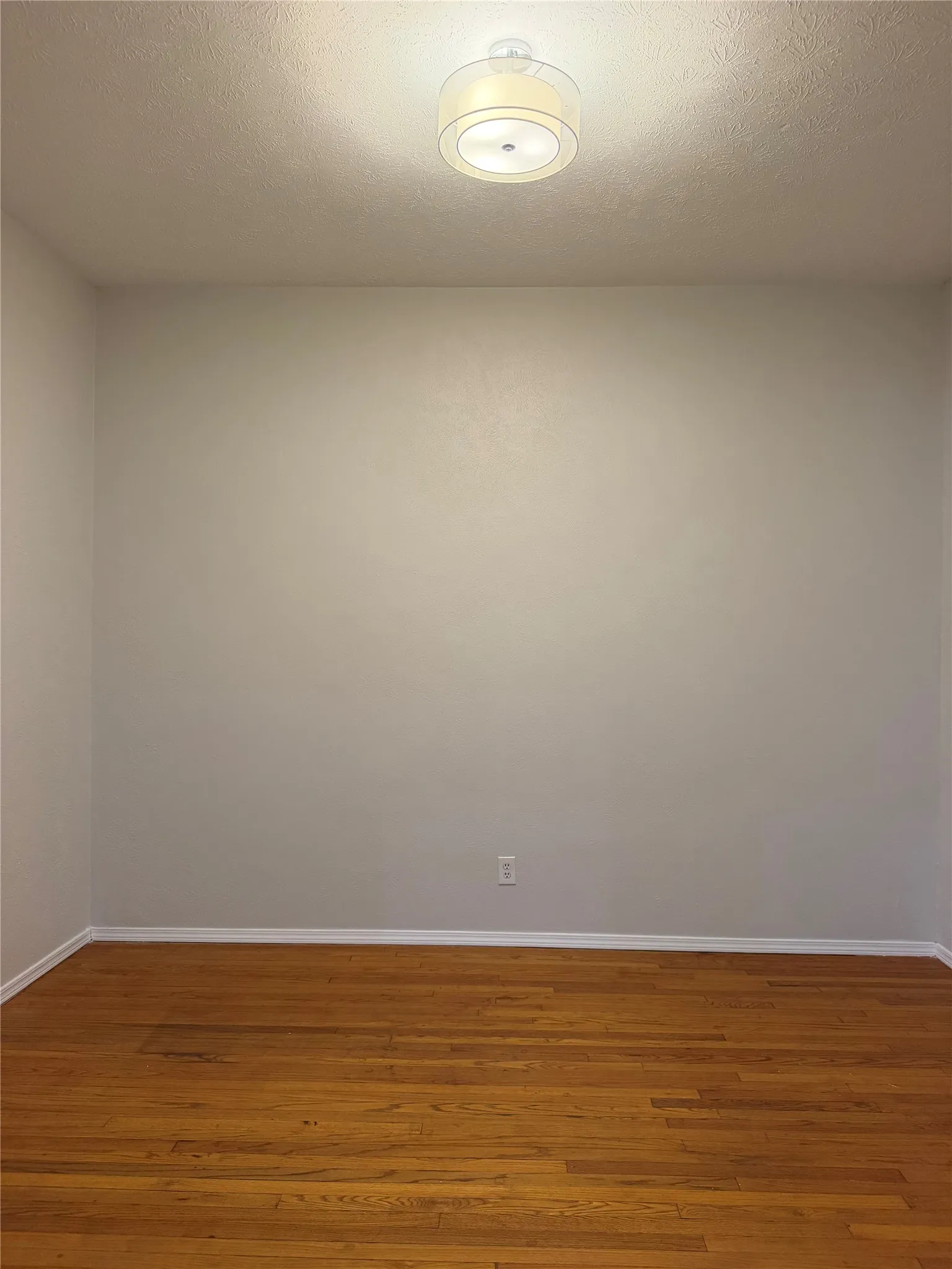 Condominium For Sale in Dallas County , 10437 High Hollows Drive 220, Dallas, Texas 75230, 2 Bedroom, 3 Bathroom, Garage spaces, 1,632 Sqft, built in 1969, mls#21405934, Real Estate Agent in Dallas, Homes For Sale in Dallas county, Homes For Sale in Dallas, Realtor in Dallas Texas, Real Estate Brokerage Independent Realty Texas, Luminita Cordes Realtor