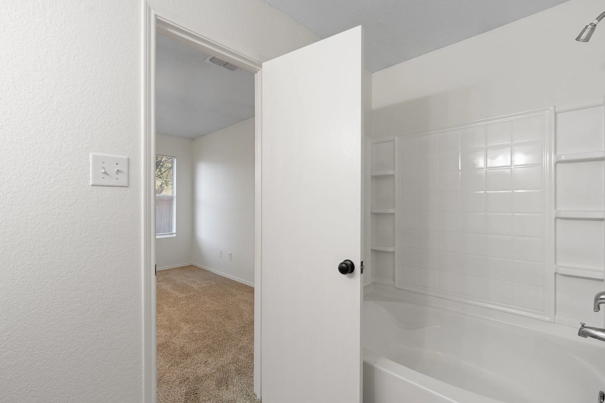 Single Family Residence For Sale in Tarrant County , 1128 Boxwood Drive, Crowley, Texas 76036, 3 Bedroom, 2 Bathroom, 2 Garage spaces, 1,448 Sqft, built in 2005, mls#21405936, Real Estate Agent in Crowley, Homes For Sale in Tarrant county, Homes For Sale in Crowley, Realtor in Crowley Texas, Real Estate Brokerage Independent Realty Texas, Luminita Cordes Realtor