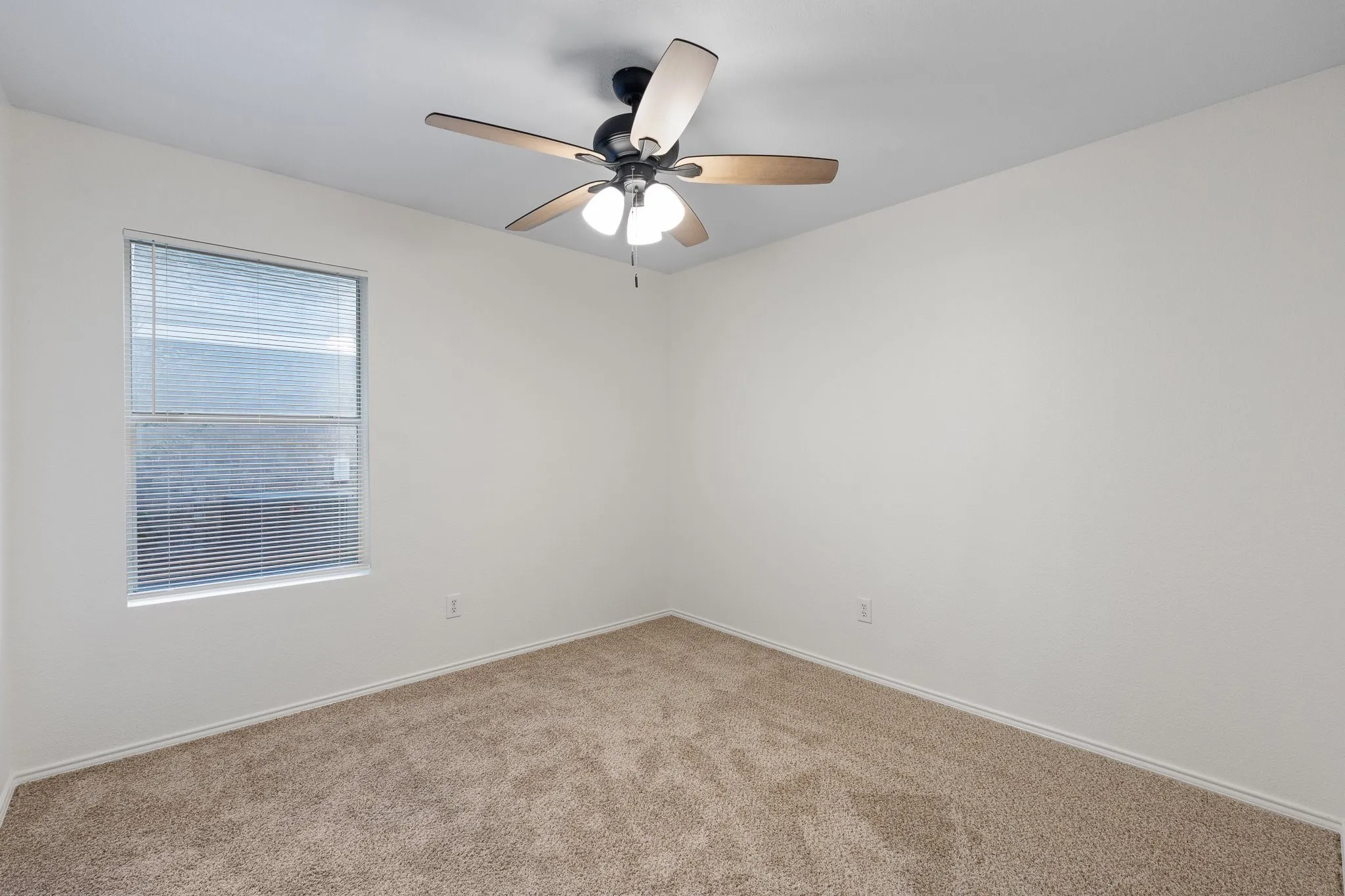 Single Family Residence For Sale in Tarrant County , 1128 Boxwood Drive, Crowley, Texas 76036, 3 Bedroom, 2 Bathroom, 2 Garage spaces, 1,448 Sqft, built in 2005, mls#21405936, Real Estate Agent in Crowley, Homes For Sale in Tarrant county, Homes For Sale in Crowley, Realtor in Crowley Texas, Real Estate Brokerage Independent Realty Texas, Luminita Cordes Realtor