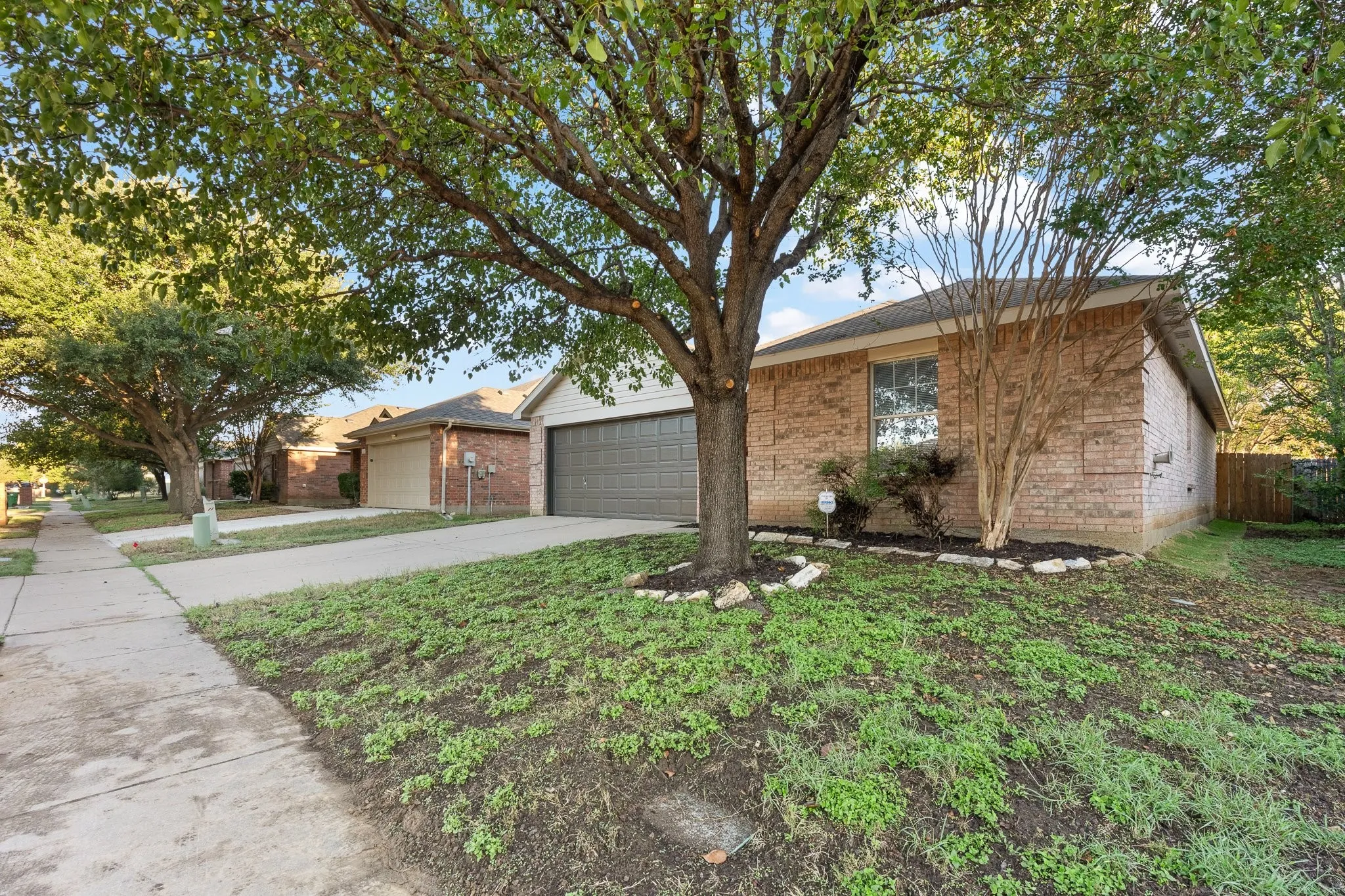 Single Family Residence For Sale in Tarrant County , 1128 Boxwood Drive, Crowley, Texas 76036, 3 Bedroom, 2 Bathroom, 2 Garage spaces, 1,448 Sqft, built in 2005, mls#21405936, Real Estate Agent in Crowley, Homes For Sale in Tarrant county, Homes For Sale in Crowley, Realtor in Crowley Texas, Real Estate Brokerage Independent Realty Texas, Luminita Cordes Realtor