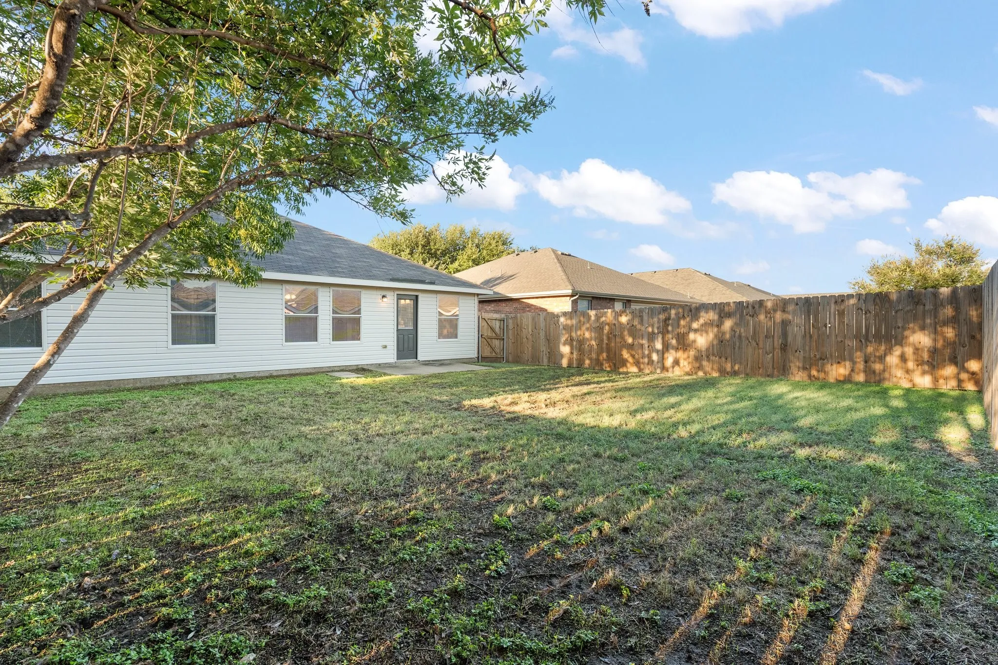 Single Family Residence For Sale in Tarrant County , 1128 Boxwood Drive, Crowley, Texas 76036, 3 Bedroom, 2 Bathroom, 2 Garage spaces, 1,448 Sqft, built in 2005, mls#21405936, Real Estate Agent in Crowley, Homes For Sale in Tarrant county, Homes For Sale in Crowley, Realtor in Crowley Texas, Real Estate Brokerage Independent Realty Texas, Luminita Cordes Realtor