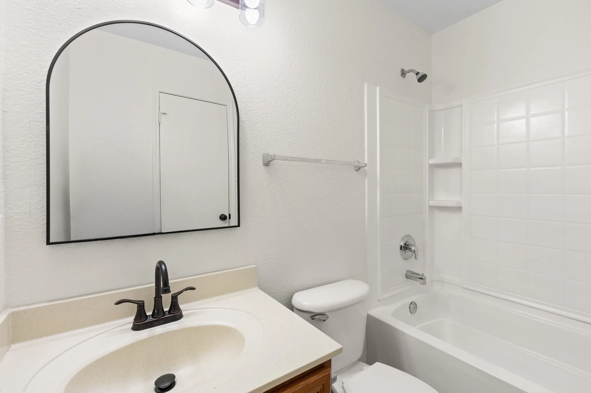 Single Family Residence For Sale in Tarrant County , 1128 Boxwood Drive, Crowley, Texas 76036, 3 Bedroom, 2 Bathroom, 2 Garage spaces, 1,448 Sqft, built in 2005, mls#21405936, Real Estate Agent in Crowley, Homes For Sale in Tarrant county, Homes For Sale in Crowley, Realtor in Crowley Texas, Real Estate Brokerage Independent Realty Texas, Luminita Cordes Realtor