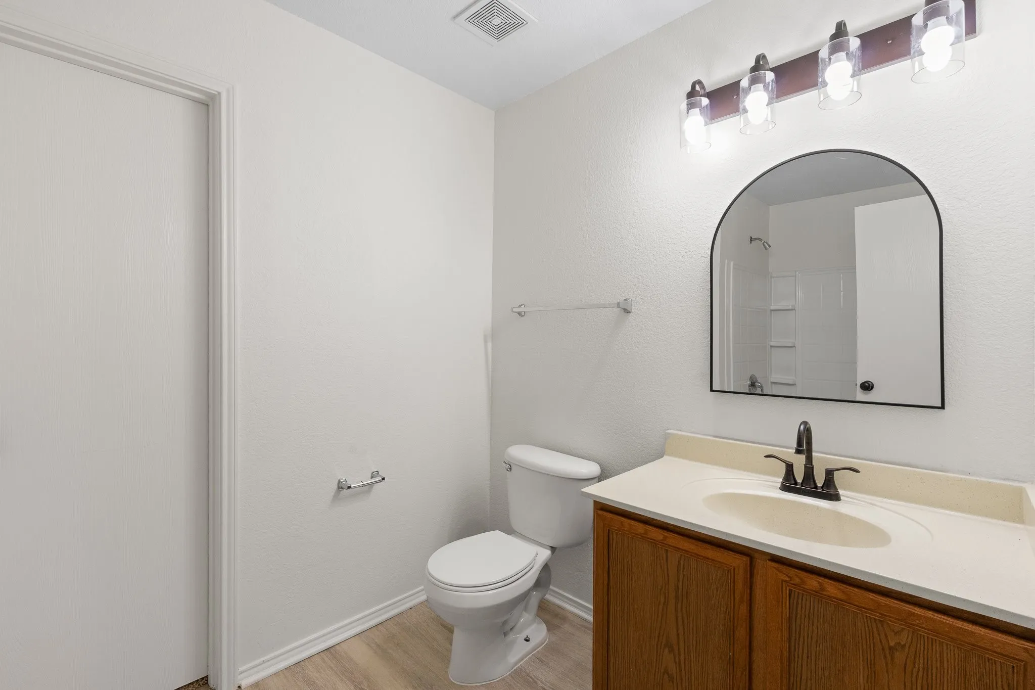 Single Family Residence For Sale in Tarrant County , 1128 Boxwood Drive, Crowley, Texas 76036, 3 Bedroom, 2 Bathroom, 2 Garage spaces, 1,448 Sqft, built in 2005, mls#21405936, Real Estate Agent in Crowley, Homes For Sale in Tarrant county, Homes For Sale in Crowley, Realtor in Crowley Texas, Real Estate Brokerage Independent Realty Texas, Luminita Cordes Realtor