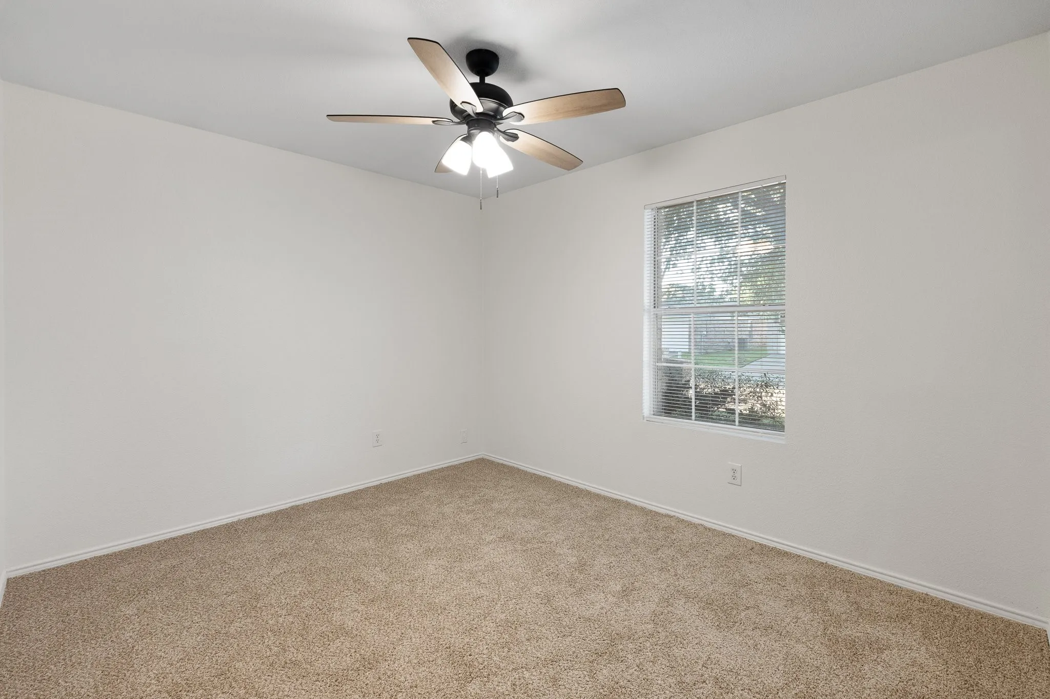Single Family Residence For Sale in Tarrant County , 1128 Boxwood Drive, Crowley, Texas 76036, 3 Bedroom, 2 Bathroom, 2 Garage spaces, 1,448 Sqft, built in 2005, mls#21405936, Real Estate Agent in Crowley, Homes For Sale in Tarrant county, Homes For Sale in Crowley, Realtor in Crowley Texas, Real Estate Brokerage Independent Realty Texas, Luminita Cordes Realtor
