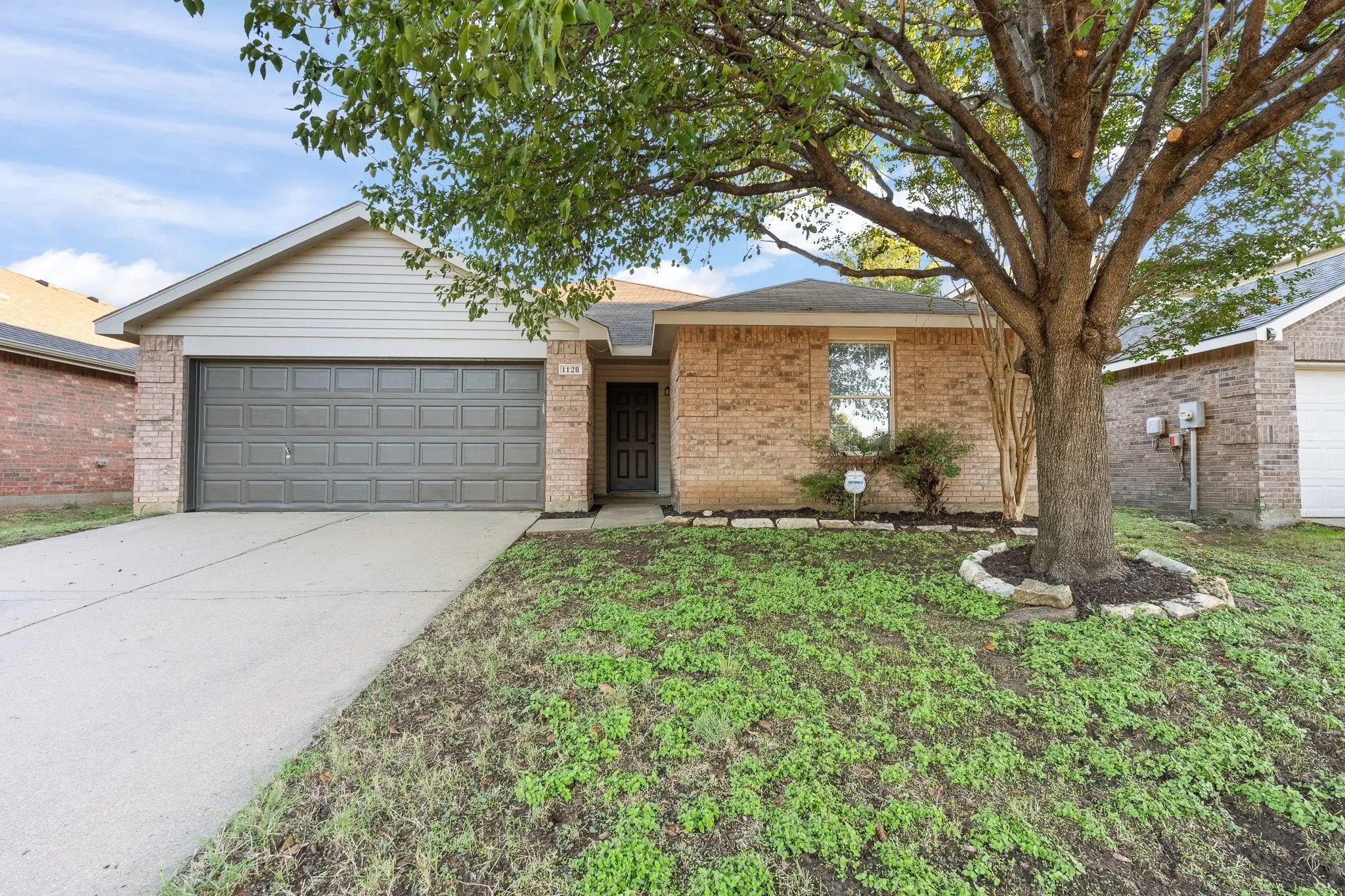 Single Family Residence For Sale in Tarrant County , 1128 Boxwood Drive, Crowley, Texas 76036, 3 Bedroom, 2 Bathroom, 2 Garage spaces, 1,448 Sqft, built in 2005, mls#21405936, Real Estate Agent in Crowley, Homes For Sale in Tarrant county, Homes For Sale in Crowley, Realtor in Crowley Texas, Real Estate Brokerage Independent Realty Texas, Luminita Cordes Realtor