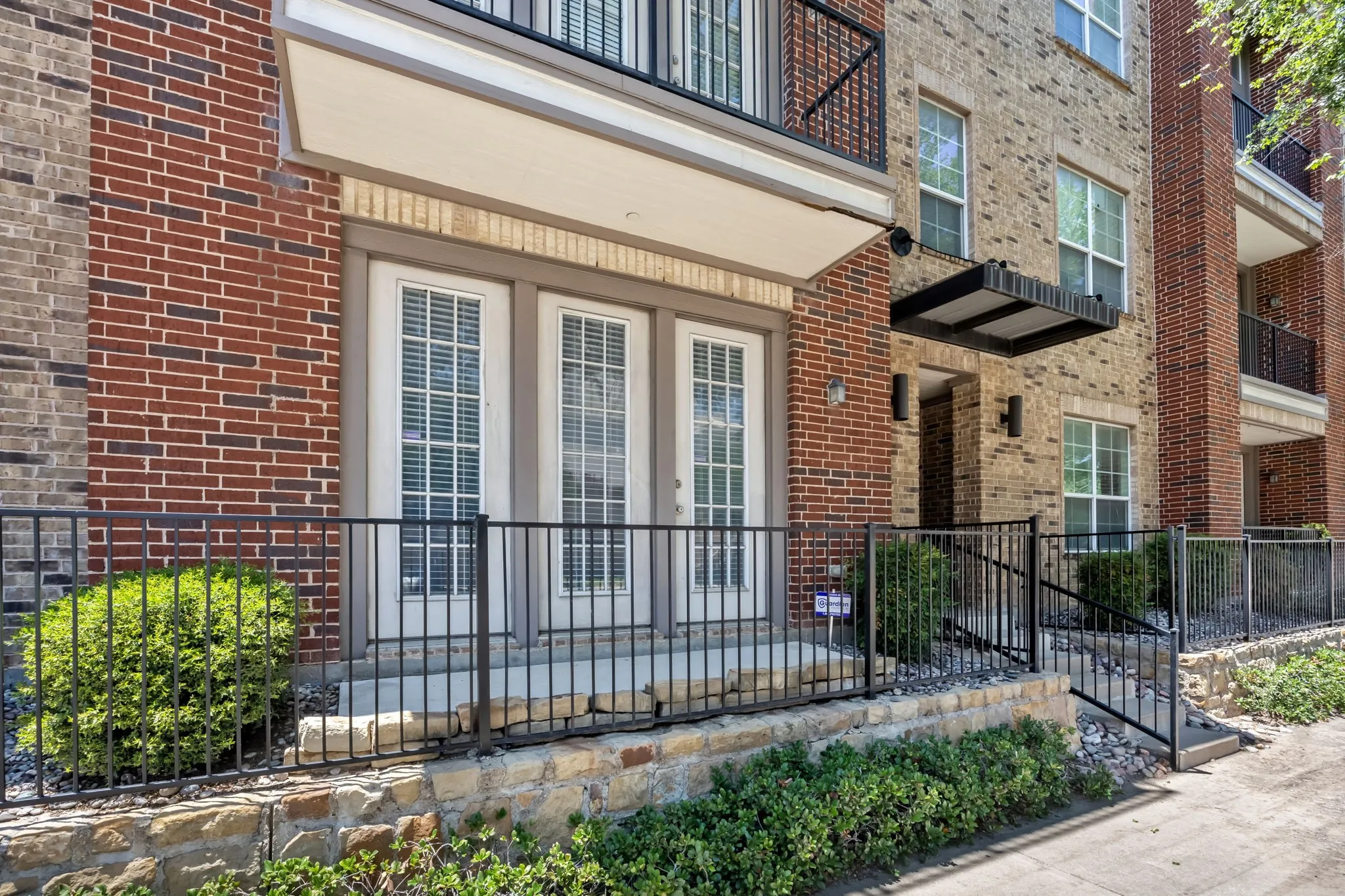 Condominium For Rent in Tarrant County , 950 Henderson Street 1104, Fort Worth, Texas 76102, 1 Bedroom, 1 Bathroom, 1 Garage spaces, 1,030 Sqft, built in 2007, mls#21405546, Real Estate Agent in Fort Worth, Homes For Rent in Tarrant county, Homes For Rent in Fort Worth, Realtor in Fort Worth Texas, Real Estate Brokerage Independent Realty Texas, Luminita Cordes Realtor