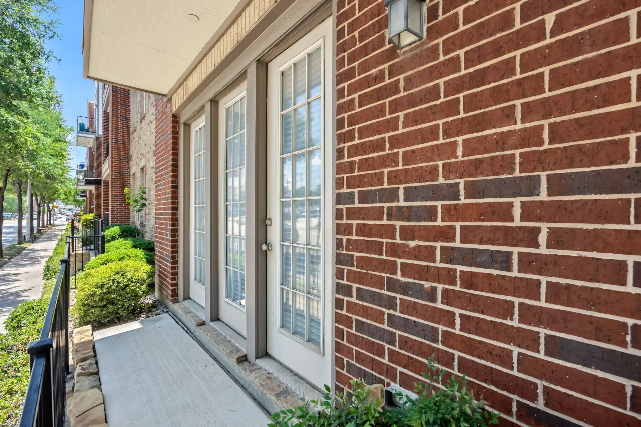 Condominium For Rent in Tarrant County , 950 Henderson Street 1104, Fort Worth, Texas 76102, 1 Bedroom, 1 Bathroom, 1 Garage spaces, 1,030 Sqft, built in 2007, mls#21405546, Real Estate Agent in Fort Worth, Homes For Rent in Tarrant county, Homes For Rent in Fort Worth, Realtor in Fort Worth Texas, Real Estate Brokerage Independent Realty Texas, Luminita Cordes Realtor