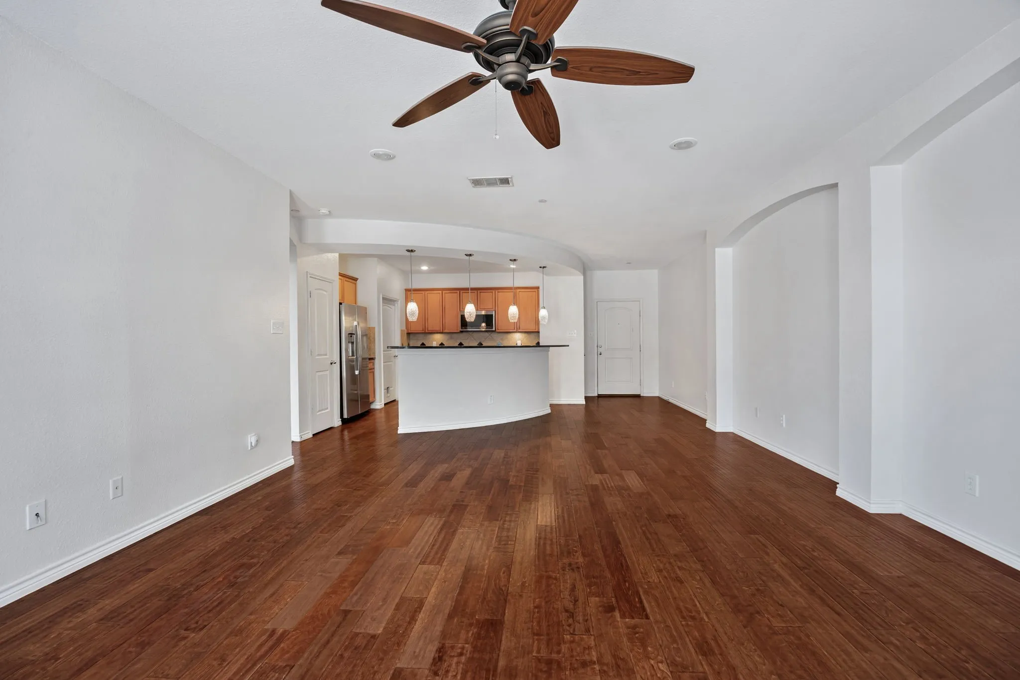 Condominium For Rent in Tarrant County , 950 Henderson Street 1104, Fort Worth, Texas 76102, 1 Bedroom, 1 Bathroom, 1 Garage spaces, 1,030 Sqft, built in 2007, mls#21405546, Real Estate Agent in Fort Worth, Homes For Rent in Tarrant county, Homes For Rent in Fort Worth, Realtor in Fort Worth Texas, Real Estate Brokerage Independent Realty Texas, Luminita Cordes Realtor