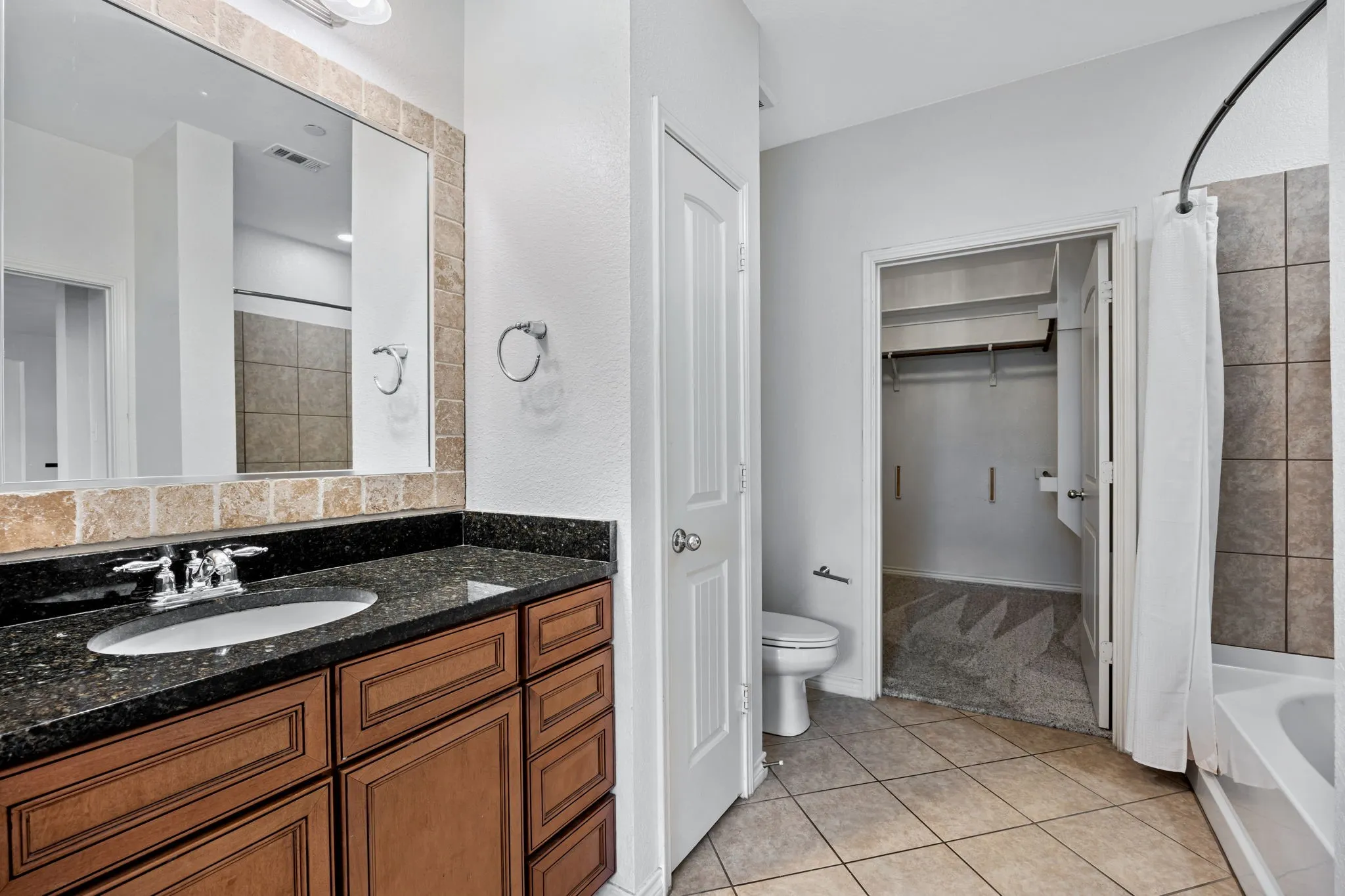 Condominium For Rent in Tarrant County , 950 Henderson Street 1104, Fort Worth, Texas 76102, 1 Bedroom, 1 Bathroom, 1 Garage spaces, 1,030 Sqft, built in 2007, mls#21405546, Real Estate Agent in Fort Worth, Homes For Rent in Tarrant county, Homes For Rent in Fort Worth, Realtor in Fort Worth Texas, Real Estate Brokerage Independent Realty Texas, Luminita Cordes Realtor