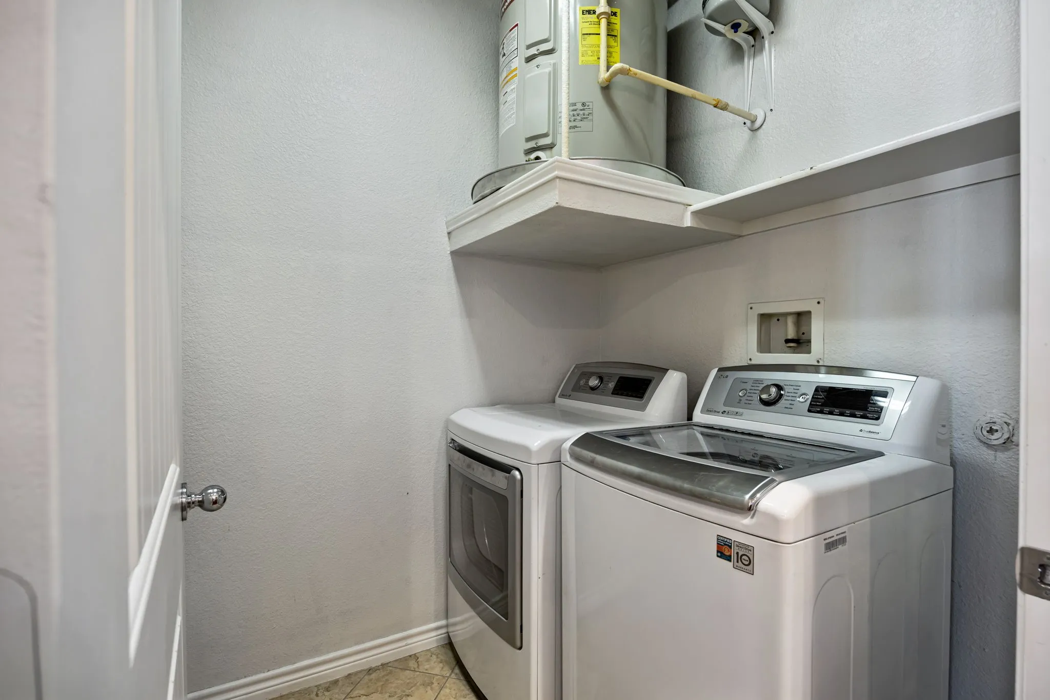 Condominium For Rent in Tarrant County , 950 Henderson Street 1104, Fort Worth, Texas 76102, 1 Bedroom, 1 Bathroom, 1 Garage spaces, 1,030 Sqft, built in 2007, mls#21405546, Real Estate Agent in Fort Worth, Homes For Rent in Tarrant county, Homes For Rent in Fort Worth, Realtor in Fort Worth Texas, Real Estate Brokerage Independent Realty Texas, Luminita Cordes Realtor