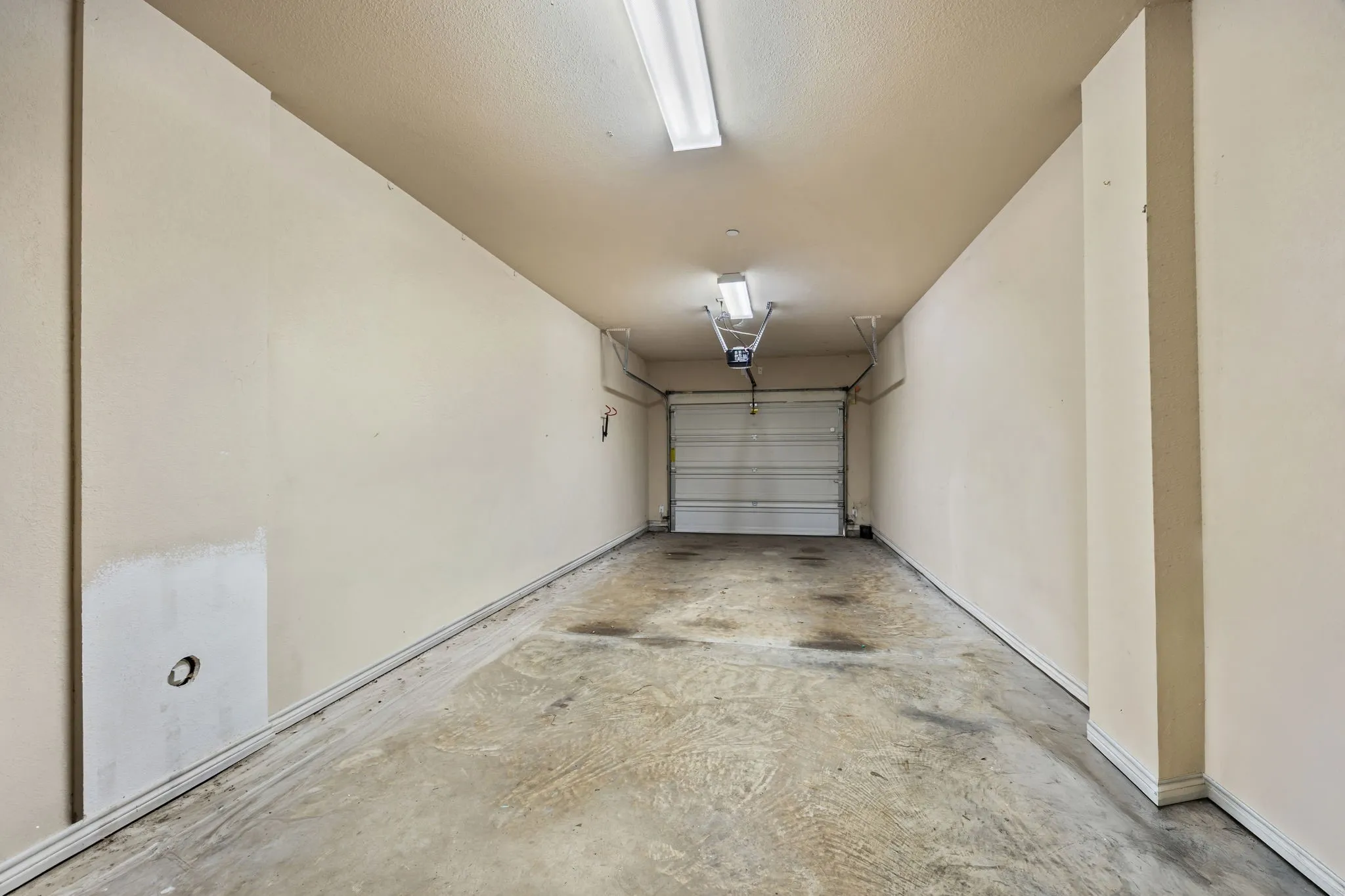 Condominium For Rent in Tarrant County , 950 Henderson Street 1104, Fort Worth, Texas 76102, 1 Bedroom, 1 Bathroom, 1 Garage spaces, 1,030 Sqft, built in 2007, mls#21405546, Real Estate Agent in Fort Worth, Homes For Rent in Tarrant county, Homes For Rent in Fort Worth, Realtor in Fort Worth Texas, Real Estate Brokerage Independent Realty Texas, Luminita Cordes Realtor