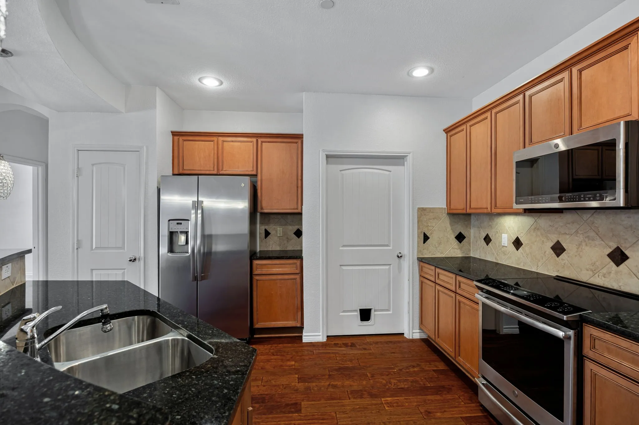 Condominium For Rent in Tarrant County , 950 Henderson Street 1104, Fort Worth, Texas 76102, 1 Bedroom, 1 Bathroom, 1 Garage spaces, 1,030 Sqft, built in 2007, mls#21405546, Real Estate Agent in Fort Worth, Homes For Rent in Tarrant county, Homes For Rent in Fort Worth, Realtor in Fort Worth Texas, Real Estate Brokerage Independent Realty Texas, Luminita Cordes Realtor