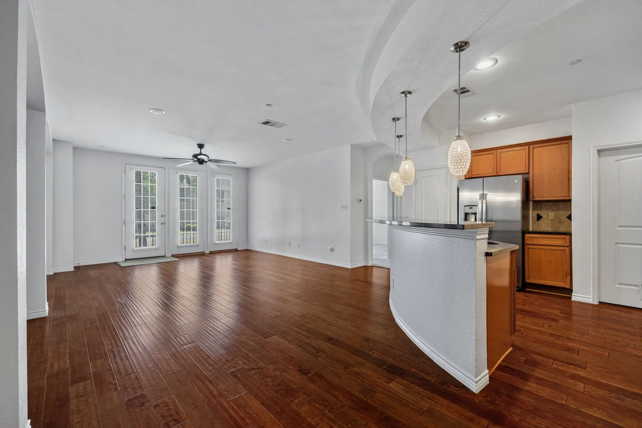 Condominium For Rent in Tarrant County , 950 Henderson Street 1104, Fort Worth, Texas 76102, 1 Bedroom, 1 Bathroom, 1 Garage spaces, 1,030 Sqft, built in 2007, mls#21405546, Real Estate Agent in Fort Worth, Homes For Rent in Tarrant county, Homes For Rent in Fort Worth, Realtor in Fort Worth Texas, Real Estate Brokerage Independent Realty Texas, Luminita Cordes Realtor