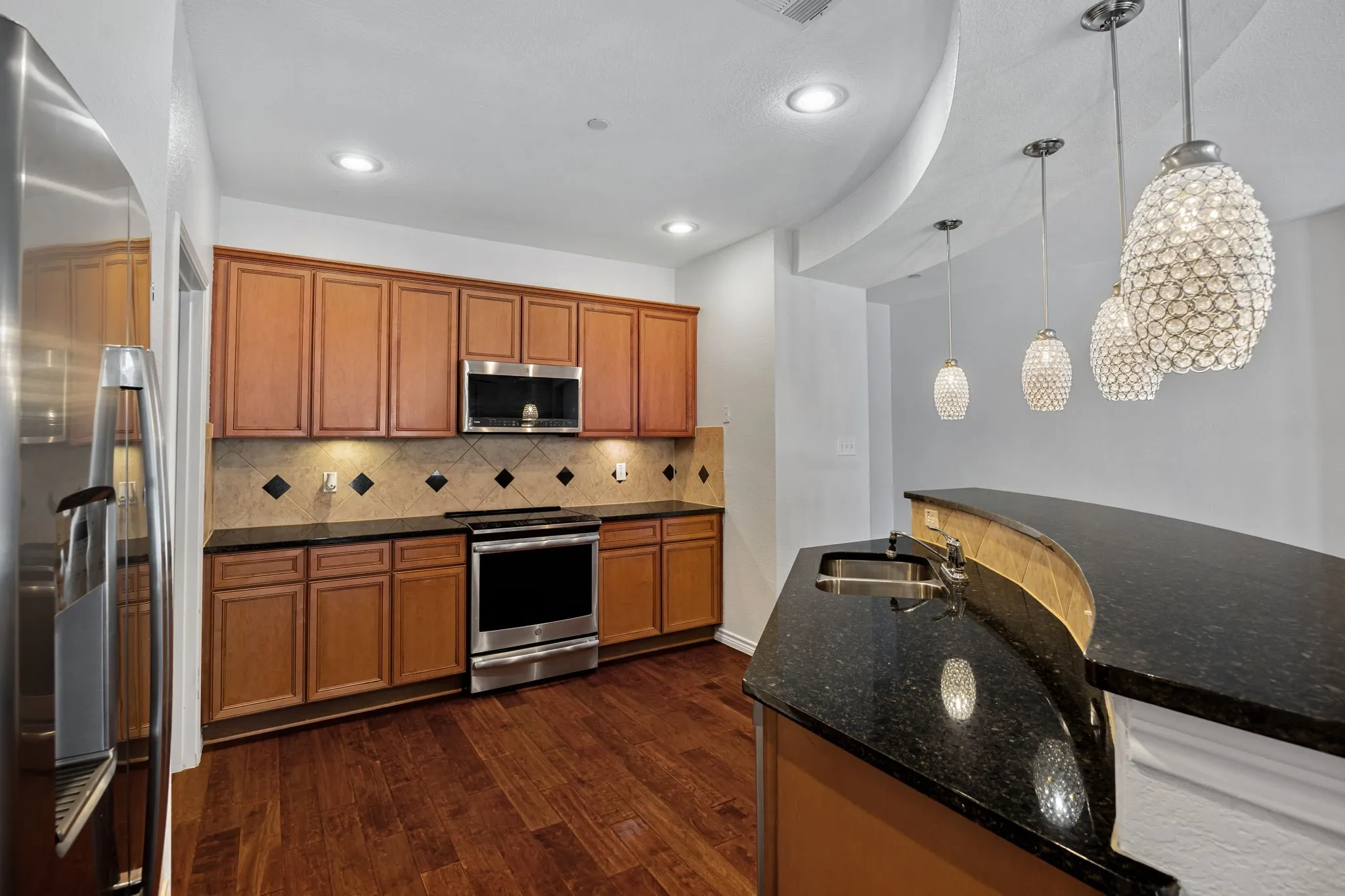 Condominium For Rent in Tarrant County , 950 Henderson Street 1104, Fort Worth, Texas 76102, 1 Bedroom, 1 Bathroom, 1 Garage spaces, 1,030 Sqft, built in 2007, mls#21405546, Real Estate Agent in Fort Worth, Homes For Rent in Tarrant county, Homes For Rent in Fort Worth, Realtor in Fort Worth Texas, Real Estate Brokerage Independent Realty Texas, Luminita Cordes Realtor