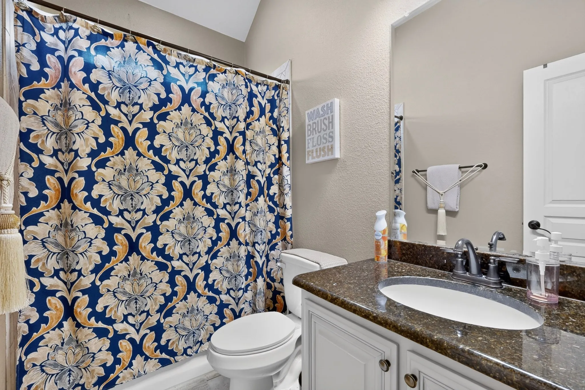 Single Family Residence For Sale in Kaufman County , 1804 Chadwick Lane, Forney, Texas 75126, 5 Bedroom, 5 Bathroom, 3 Garage spaces, 4,015 Sqft, built in 2019, mls#21404867, Real Estate Agent in Forney, Homes For Sale in Kaufman county, Homes For Sale in Forney, Realtor in Forney Texas, Real Estate Brokerage Independent Realty Texas, Luminita Cordes Realtor