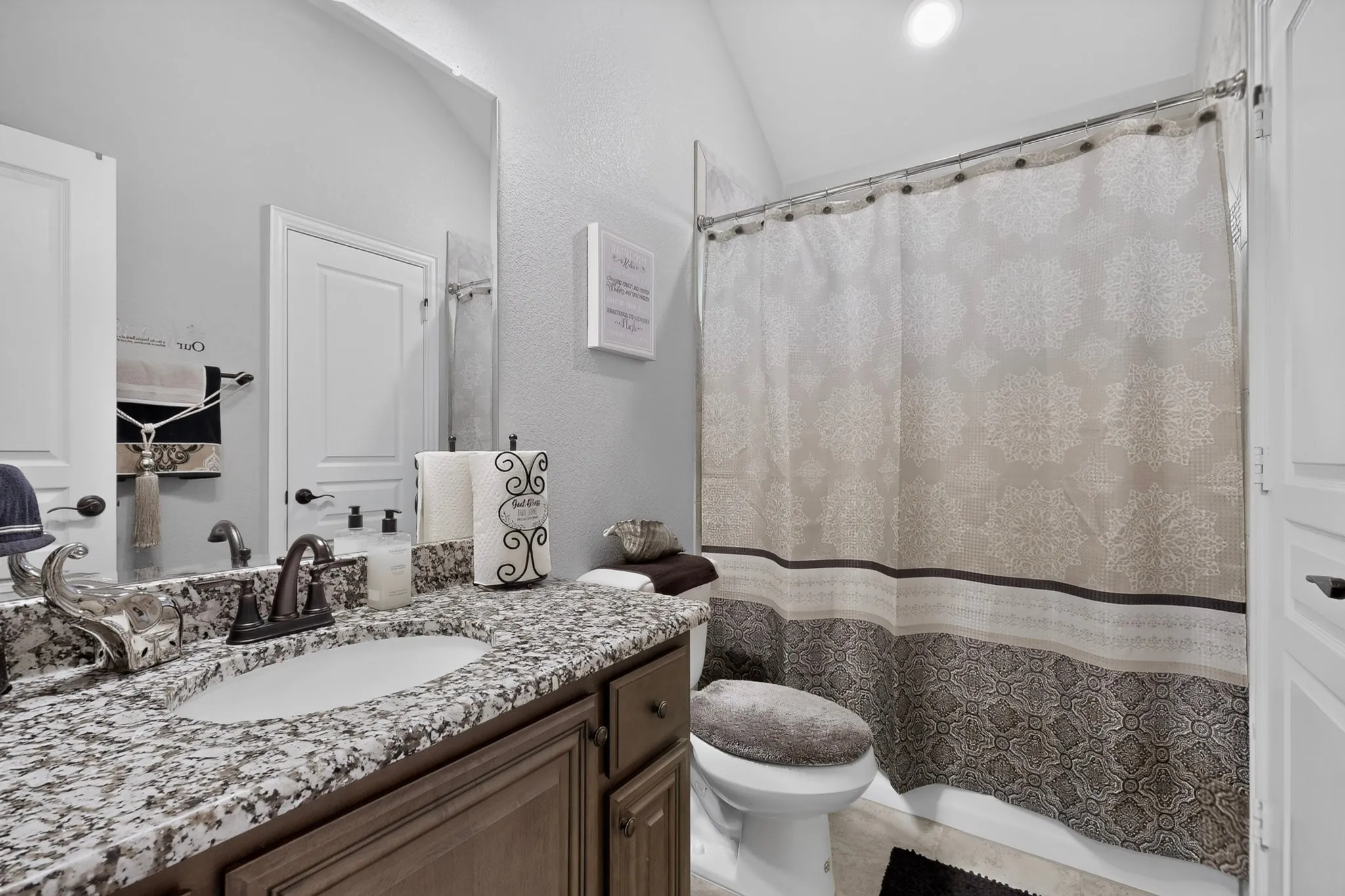 Single Family Residence For Sale in Kaufman County , 1804 Chadwick Lane, Forney, Texas 75126, 5 Bedroom, 5 Bathroom, 3 Garage spaces, 4,015 Sqft, built in 2019, mls#21404867, Real Estate Agent in Forney, Homes For Sale in Kaufman county, Homes For Sale in Forney, Realtor in Forney Texas, Real Estate Brokerage Independent Realty Texas, Luminita Cordes Realtor