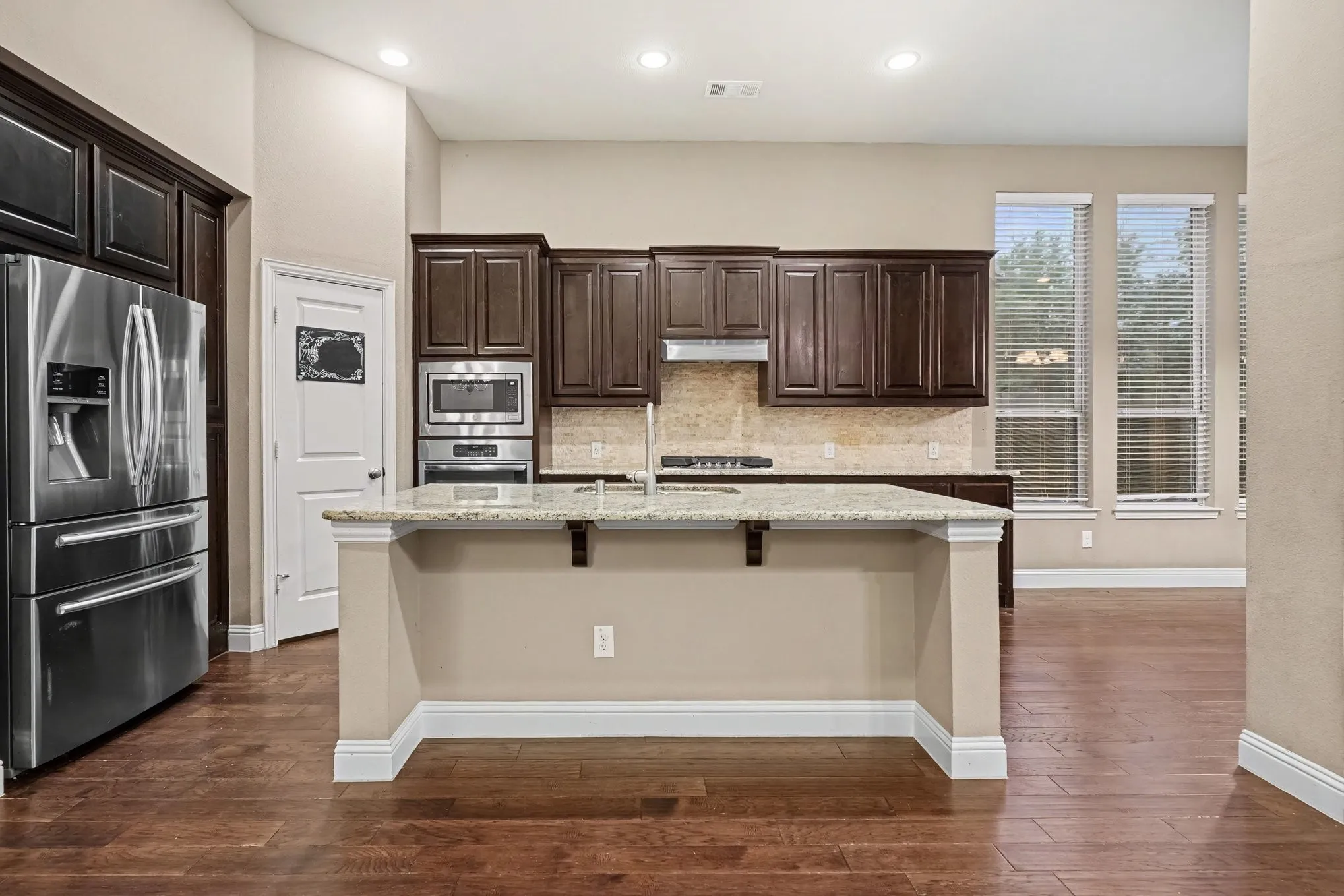 Single Family Residence For Sale in Denton County , 1512 8th Street, Argyle, Texas 76226, 3 Bedroom, 3 Bathroom, 3 Garage spaces, 2,245 Sqft, built in 2015, mls#21404669, Real Estate Agent in Argyle, Homes For Sale in Denton county, Homes For Sale in Argyle, Realtor in Argyle Texas, Real Estate Brokerage Independent Realty Texas, Luminita Cordes Realtor