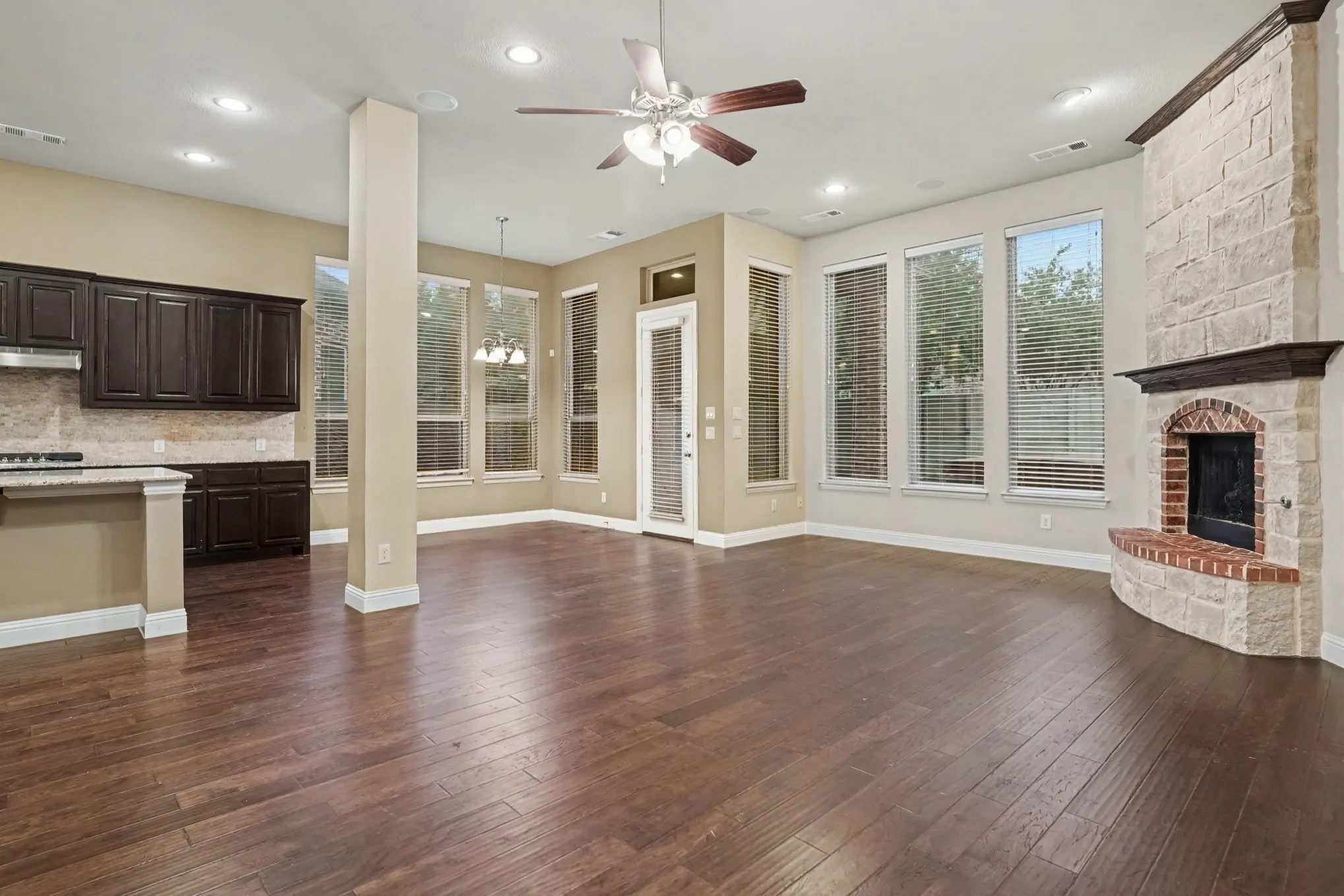 Single Family Residence For Sale in Denton County , 1512 8th Street, Argyle, Texas 76226, 3 Bedroom, 3 Bathroom, 3 Garage spaces, 2,245 Sqft, built in 2015, mls#21404669, Real Estate Agent in Argyle, Homes For Sale in Denton county, Homes For Sale in Argyle, Realtor in Argyle Texas, Real Estate Brokerage Independent Realty Texas, Luminita Cordes Realtor
