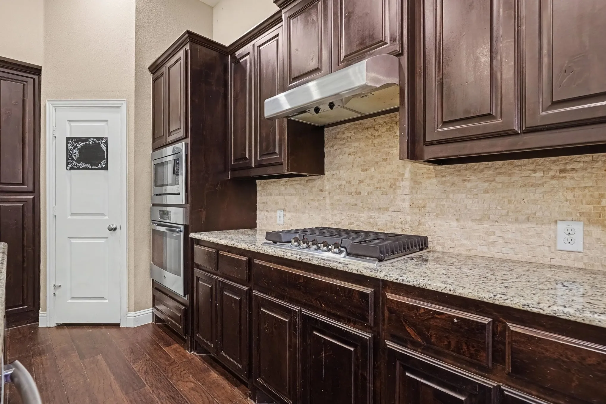 Single Family Residence For Sale in Denton County , 1512 8th Street, Argyle, Texas 76226, 3 Bedroom, 3 Bathroom, 3 Garage spaces, 2,245 Sqft, built in 2015, mls#21404669, Real Estate Agent in Argyle, Homes For Sale in Denton county, Homes For Sale in Argyle, Realtor in Argyle Texas, Real Estate Brokerage Independent Realty Texas, Luminita Cordes Realtor