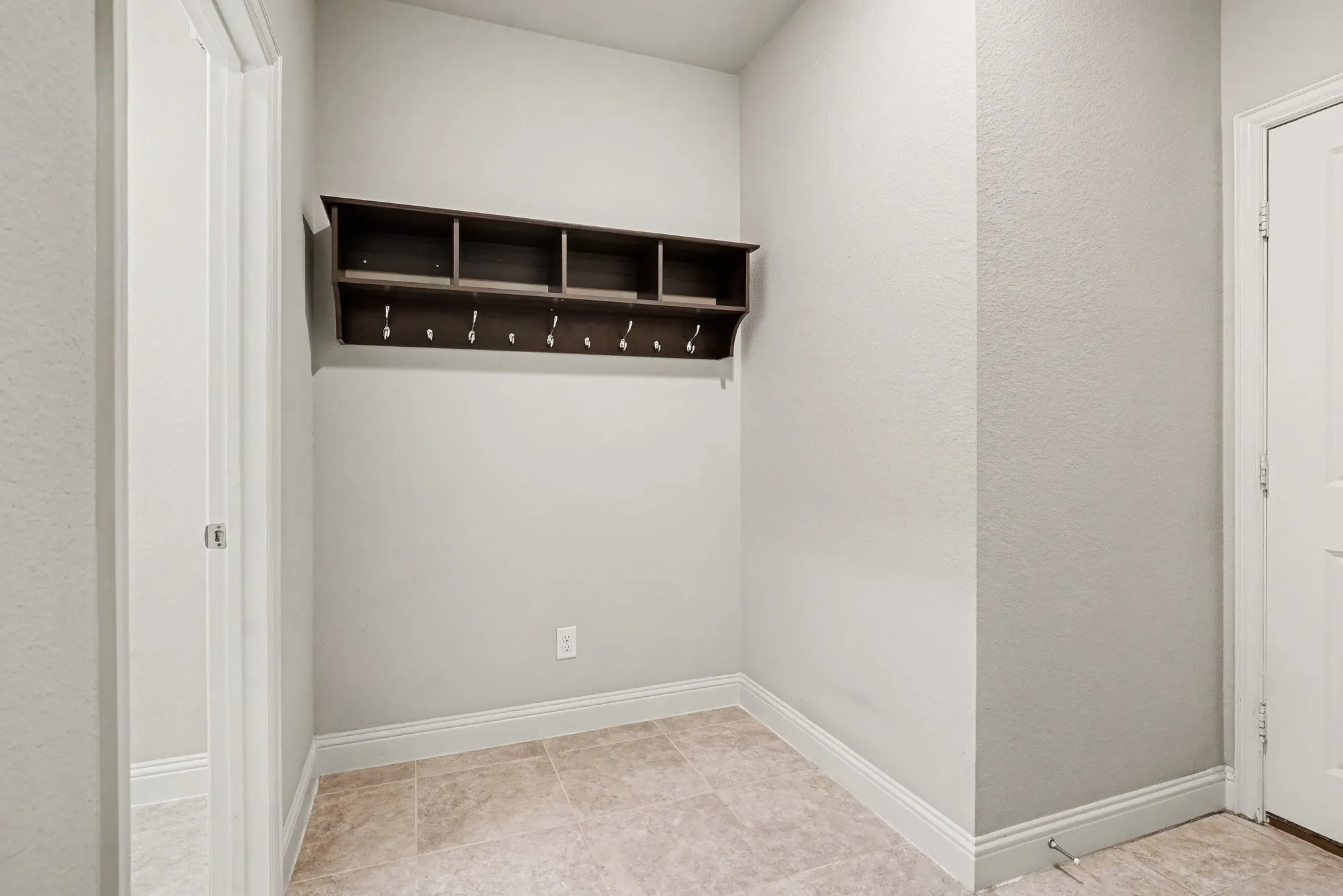 Single Family Residence For Sale in Denton County , 1512 8th Street, Argyle, Texas 76226, 3 Bedroom, 3 Bathroom, 3 Garage spaces, 2,245 Sqft, built in 2015, mls#21404669, Real Estate Agent in Argyle, Homes For Sale in Denton county, Homes For Sale in Argyle, Realtor in Argyle Texas, Real Estate Brokerage Independent Realty Texas, Luminita Cordes Realtor