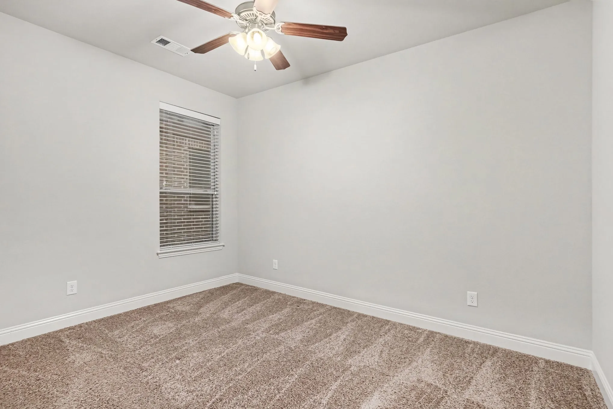 Single Family Residence For Sale in Denton County , 1512 8th Street, Argyle, Texas 76226, 3 Bedroom, 3 Bathroom, 3 Garage spaces, 2,245 Sqft, built in 2015, mls#21404669, Real Estate Agent in Argyle, Homes For Sale in Denton county, Homes For Sale in Argyle, Realtor in Argyle Texas, Real Estate Brokerage Independent Realty Texas, Luminita Cordes Realtor