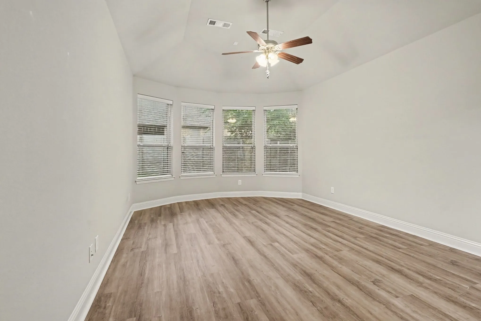 Single Family Residence For Sale in Denton County , 1512 8th Street, Argyle, Texas 76226, 3 Bedroom, 3 Bathroom, 3 Garage spaces, 2,245 Sqft, built in 2015, mls#21404669, Real Estate Agent in Argyle, Homes For Sale in Denton county, Homes For Sale in Argyle, Realtor in Argyle Texas, Real Estate Brokerage Independent Realty Texas, Luminita Cordes Realtor