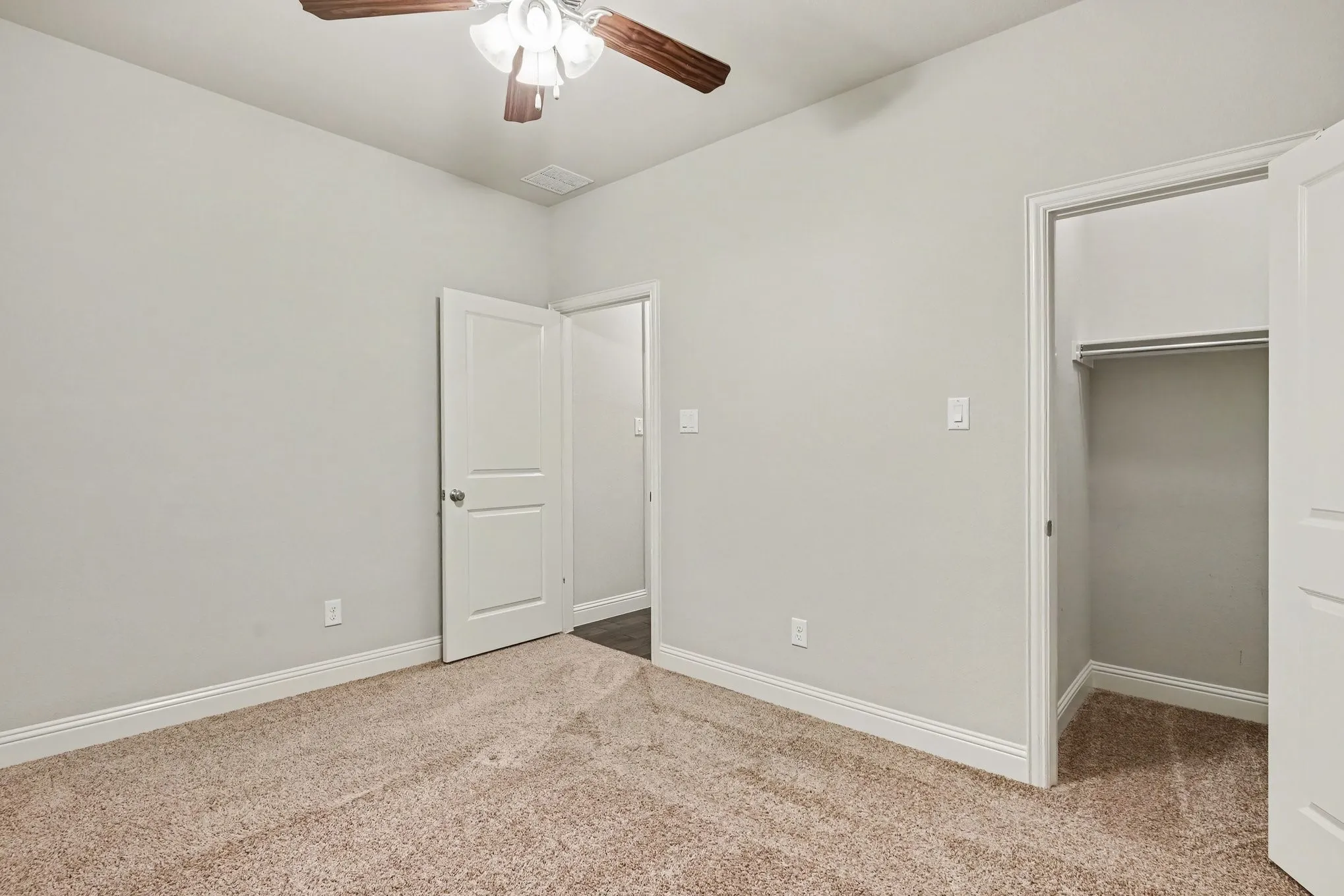 Single Family Residence For Sale in Denton County , 1512 8th Street, Argyle, Texas 76226, 3 Bedroom, 3 Bathroom, 3 Garage spaces, 2,245 Sqft, built in 2015, mls#21404669, Real Estate Agent in Argyle, Homes For Sale in Denton county, Homes For Sale in Argyle, Realtor in Argyle Texas, Real Estate Brokerage Independent Realty Texas, Luminita Cordes Realtor