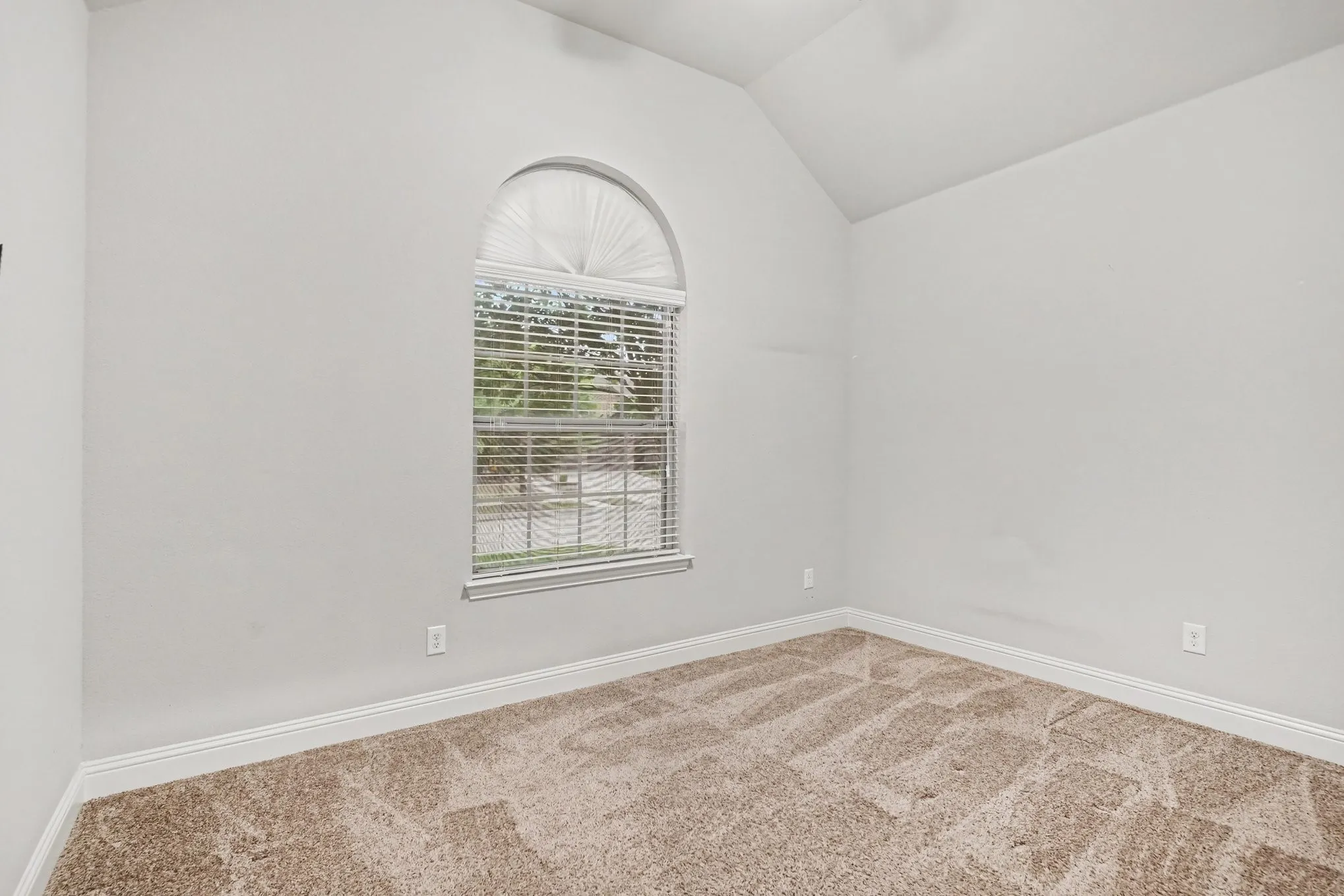 Single Family Residence For Sale in Denton County , 1512 8th Street, Argyle, Texas 76226, 3 Bedroom, 3 Bathroom, 3 Garage spaces, 2,245 Sqft, built in 2015, mls#21404669, Real Estate Agent in Argyle, Homes For Sale in Denton county, Homes For Sale in Argyle, Realtor in Argyle Texas, Real Estate Brokerage Independent Realty Texas, Luminita Cordes Realtor
