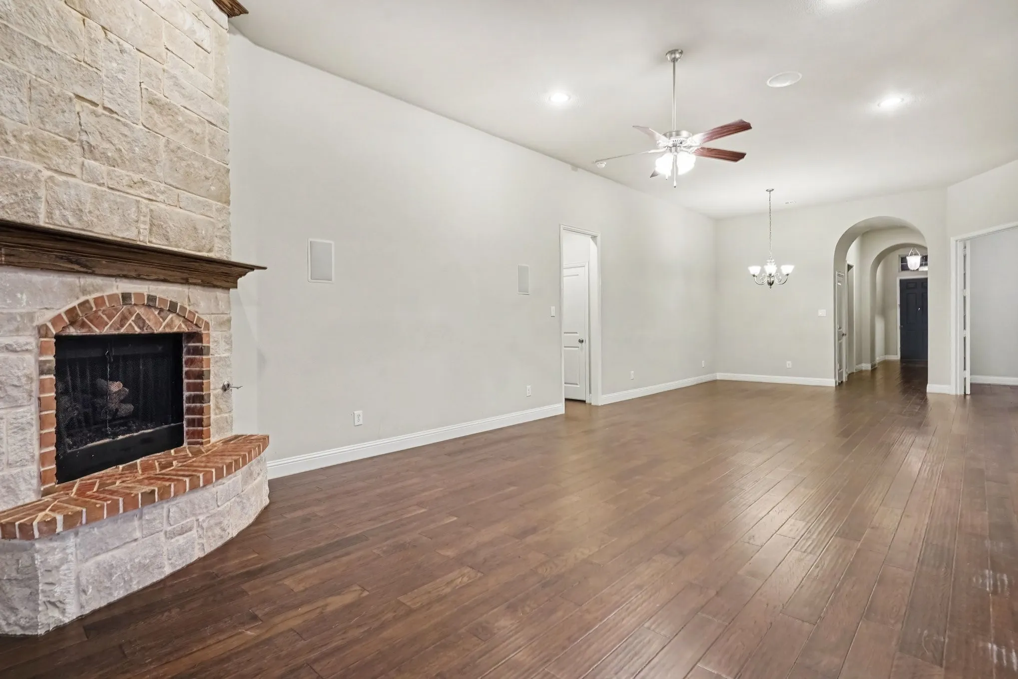 Single Family Residence For Sale in Denton County , 1512 8th Street, Argyle, Texas 76226, 3 Bedroom, 3 Bathroom, 3 Garage spaces, 2,245 Sqft, built in 2015, mls#21404669, Real Estate Agent in Argyle, Homes For Sale in Denton county, Homes For Sale in Argyle, Realtor in Argyle Texas, Real Estate Brokerage Independent Realty Texas, Luminita Cordes Realtor