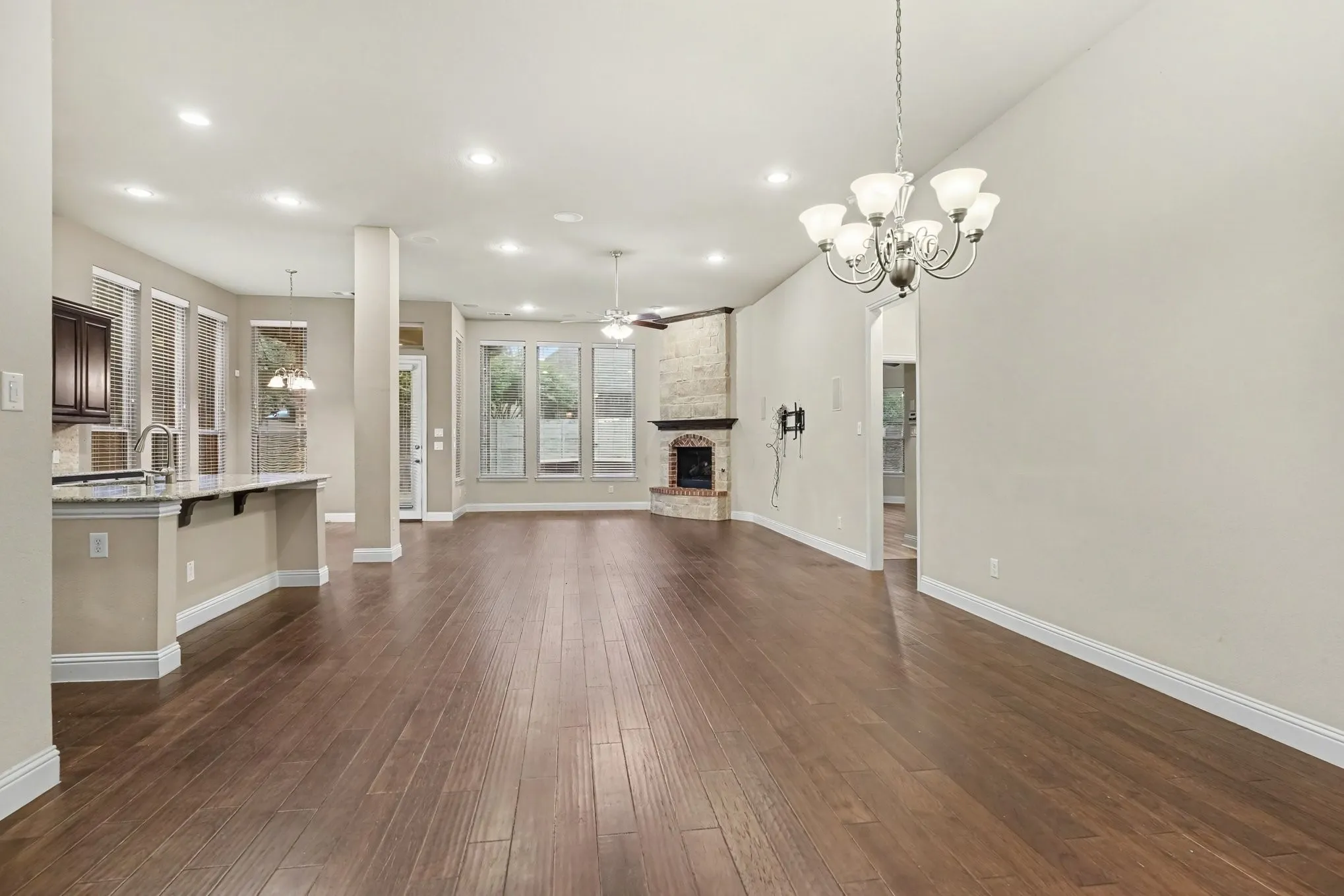 Single Family Residence For Sale in Denton County , 1512 8th Street, Argyle, Texas 76226, 3 Bedroom, 3 Bathroom, 3 Garage spaces, 2,245 Sqft, built in 2015, mls#21404669, Real Estate Agent in Argyle, Homes For Sale in Denton county, Homes For Sale in Argyle, Realtor in Argyle Texas, Real Estate Brokerage Independent Realty Texas, Luminita Cordes Realtor