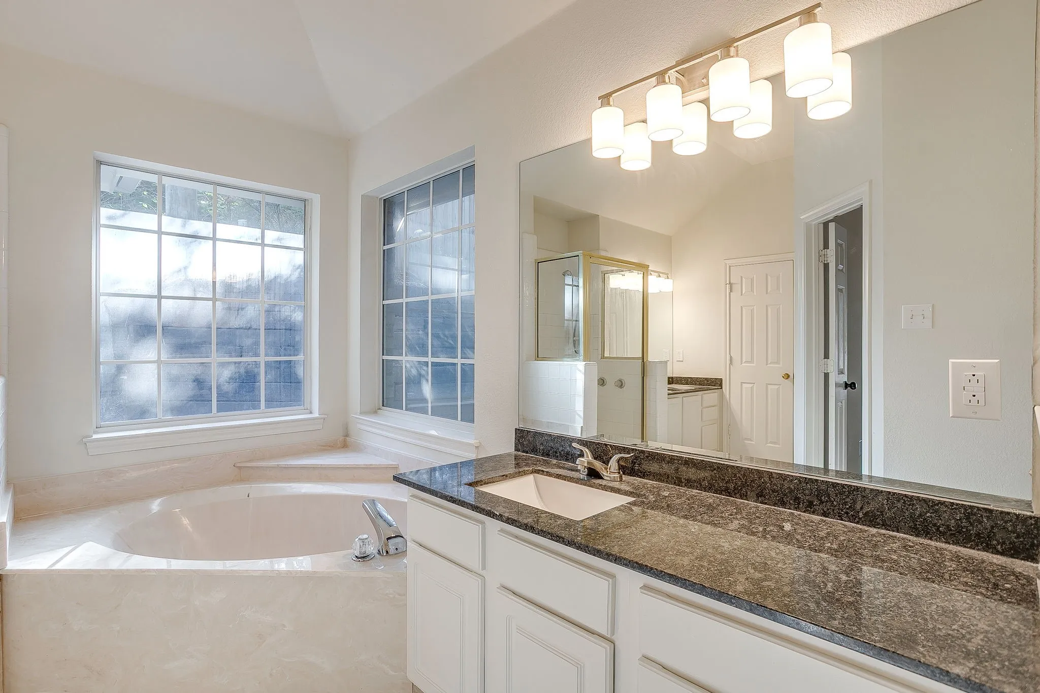 Single Family Residence For Sale in Parker County , 1502 Shadow Run, Weatherford, Texas 76086, 3 Bedroom, 2 Bathroom, 2 Garage spaces, 2,091 Sqft, built in 1996, mls#21405850, Real Estate Agent in Weatherford, Homes For Sale in Parker county, Homes For Sale in Weatherford, Realtor in Weatherford Texas, Real Estate Brokerage Independent Realty Texas, Luminita Cordes Realtor