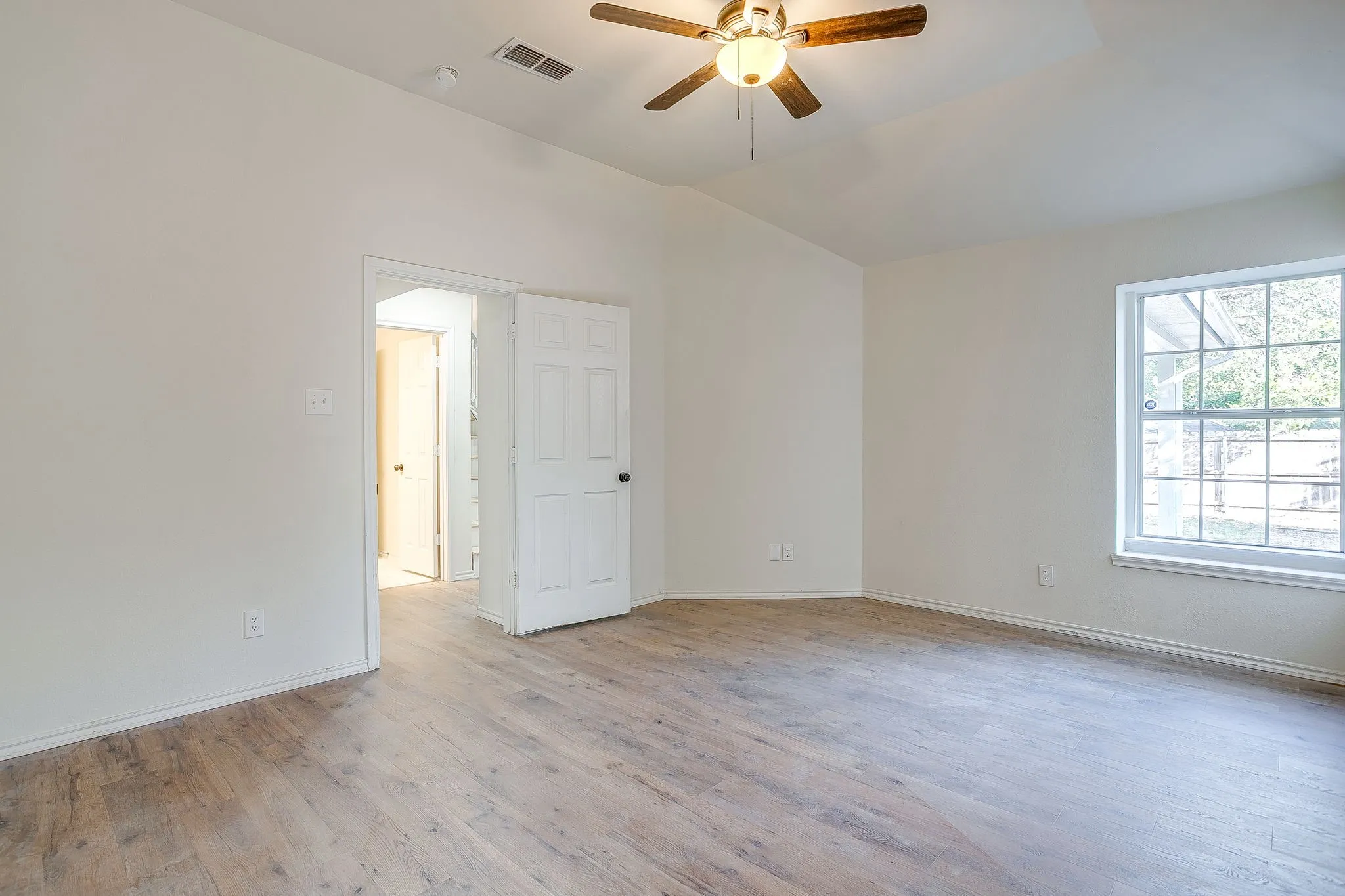 Single Family Residence For Sale in Parker County , 1502 Shadow Run, Weatherford, Texas 76086, 3 Bedroom, 2 Bathroom, 2 Garage spaces, 2,091 Sqft, built in 1996, mls#21405850, Real Estate Agent in Weatherford, Homes For Sale in Parker county, Homes For Sale in Weatherford, Realtor in Weatherford Texas, Real Estate Brokerage Independent Realty Texas, Luminita Cordes Realtor
