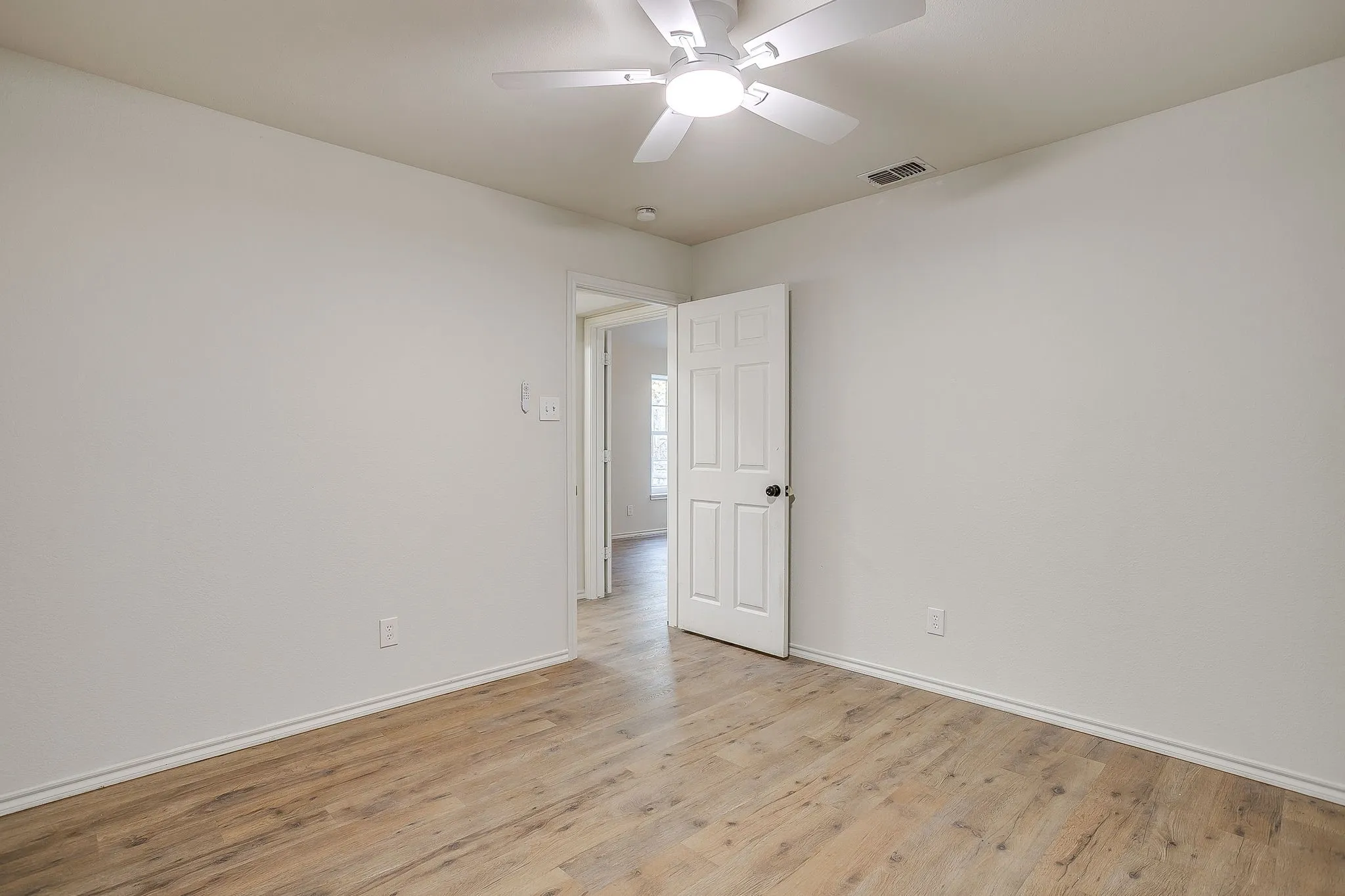 Single Family Residence For Sale in Parker County , 1502 Shadow Run, Weatherford, Texas 76086, 3 Bedroom, 2 Bathroom, 2 Garage spaces, 2,091 Sqft, built in 1996, mls#21405850, Real Estate Agent in Weatherford, Homes For Sale in Parker county, Homes For Sale in Weatherford, Realtor in Weatherford Texas, Real Estate Brokerage Independent Realty Texas, Luminita Cordes Realtor