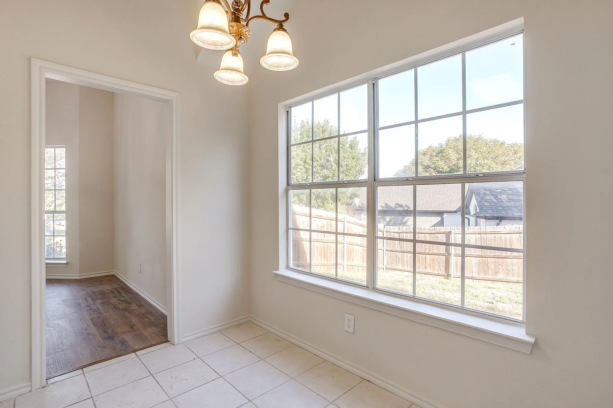 Single Family Residence For Sale in Parker County , 1502 Shadow Run, Weatherford, Texas 76086, 3 Bedroom, 2 Bathroom, 2 Garage spaces, 2,091 Sqft, built in 1996, mls#21405850, Real Estate Agent in Weatherford, Homes For Sale in Parker county, Homes For Sale in Weatherford, Realtor in Weatherford Texas, Real Estate Brokerage Independent Realty Texas, Luminita Cordes Realtor